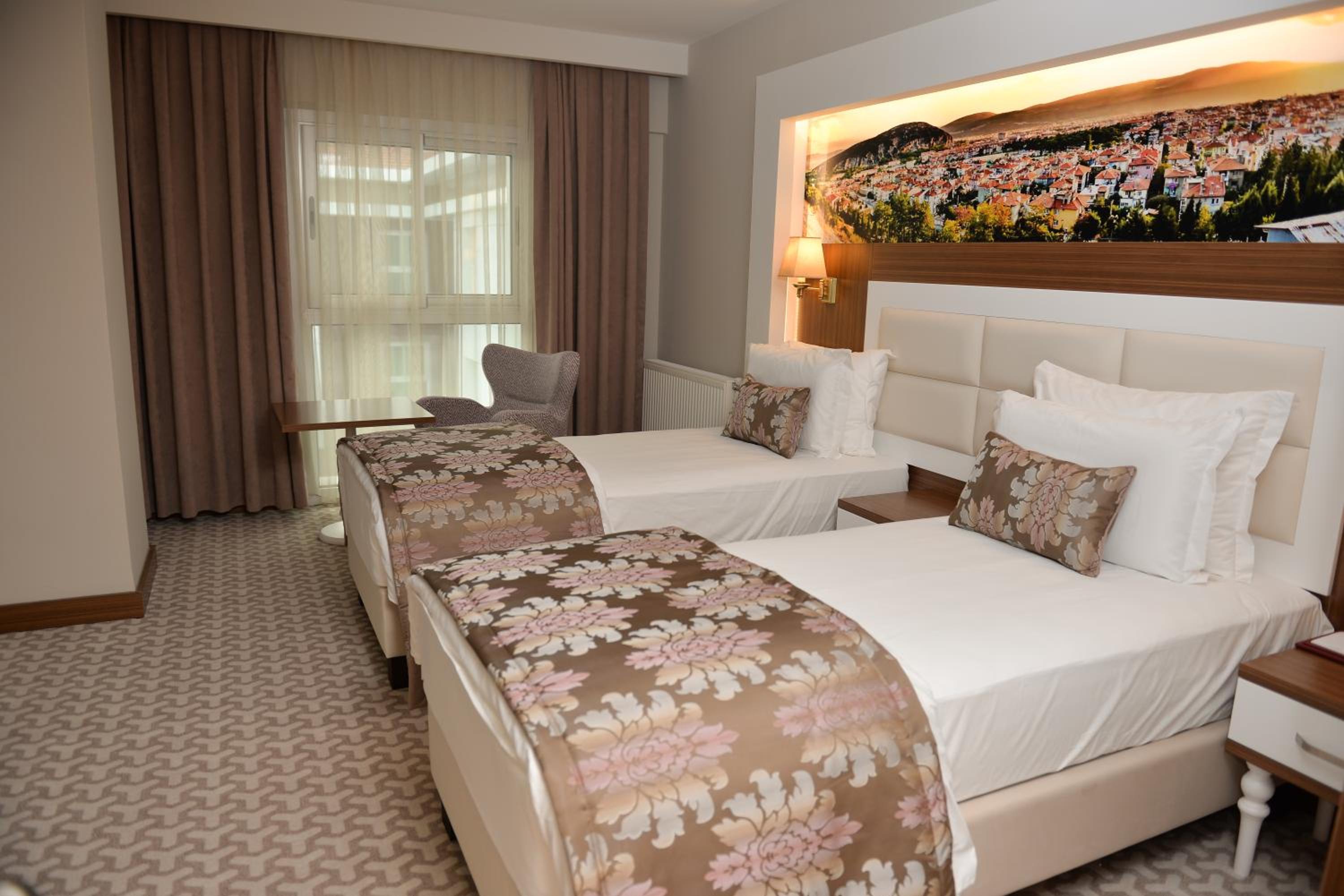 Large Double or Twin Room - Photo 1