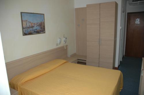 Double Room with Balcony - Photo 7