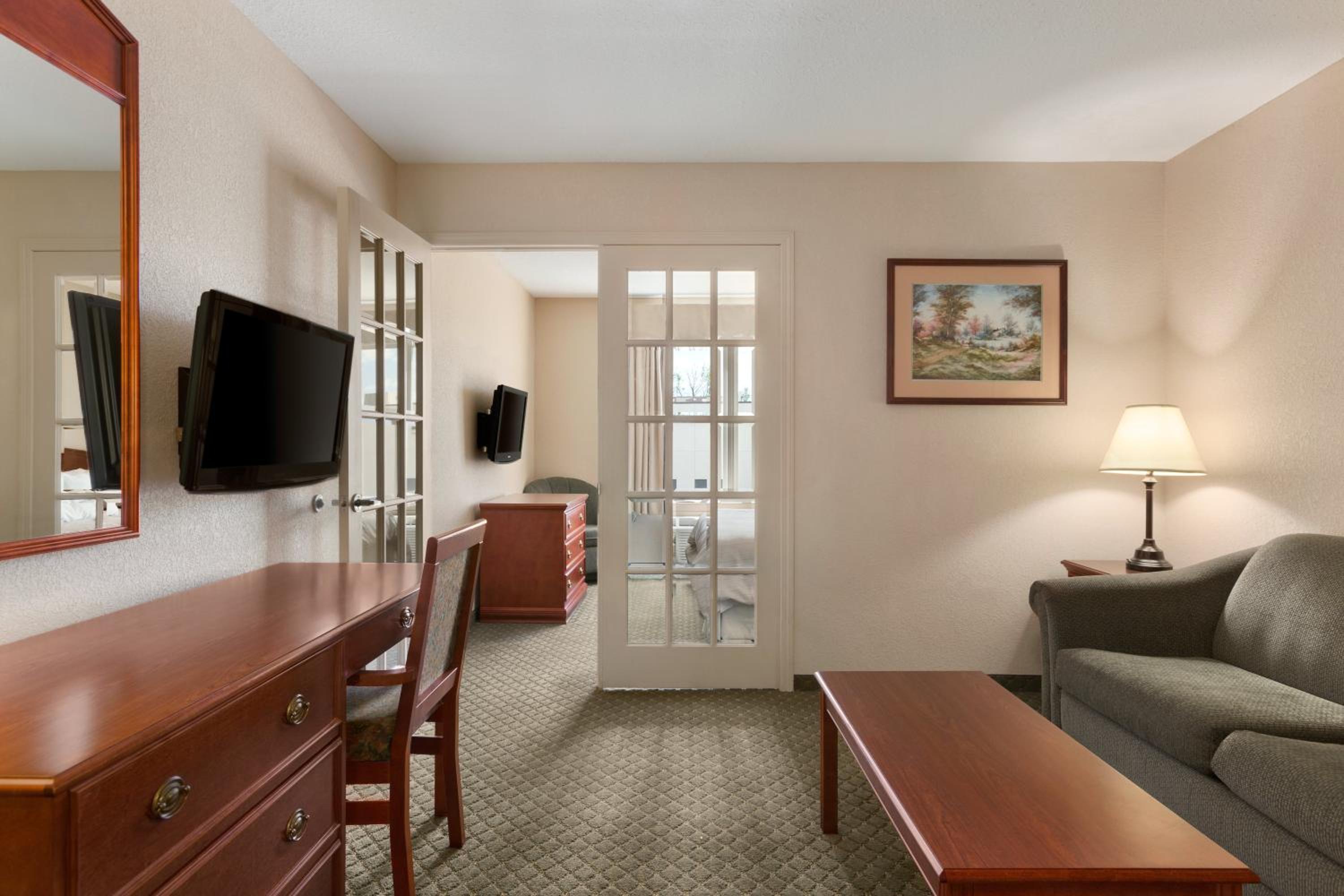 King Suite - Photo 2