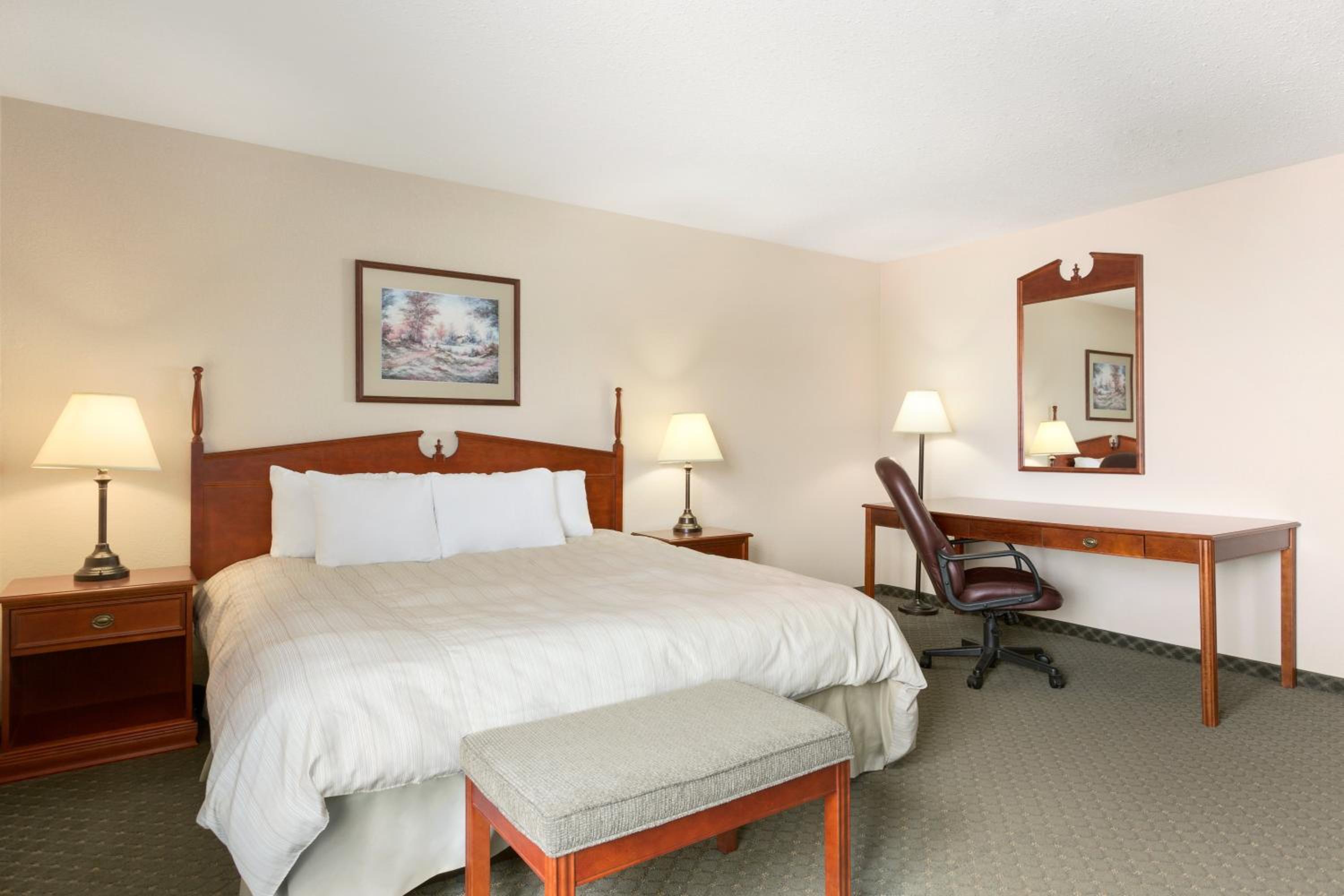 King Suite - Photo 3