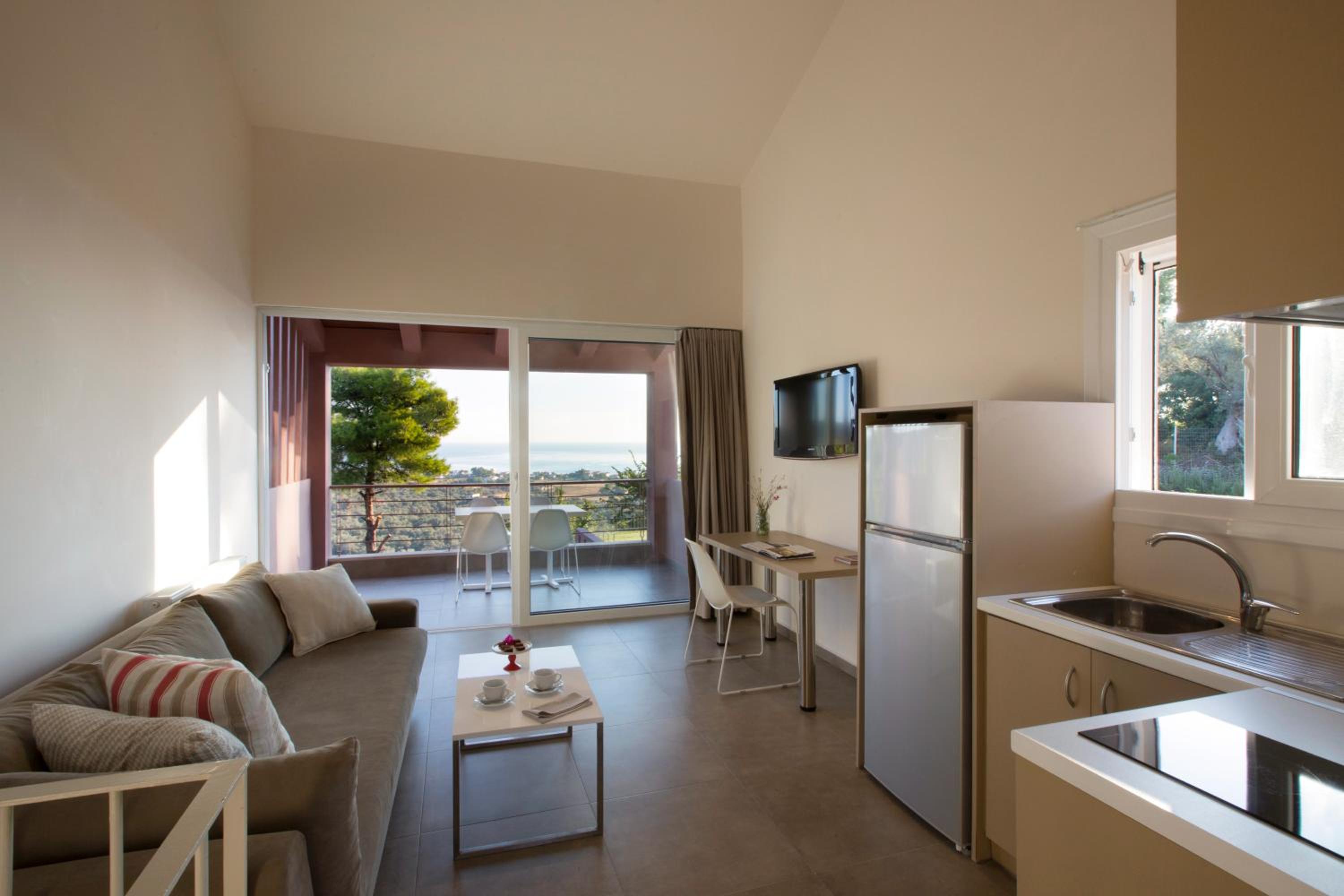 Cozy Two-Bedroom Villa with Private Pool photo 3