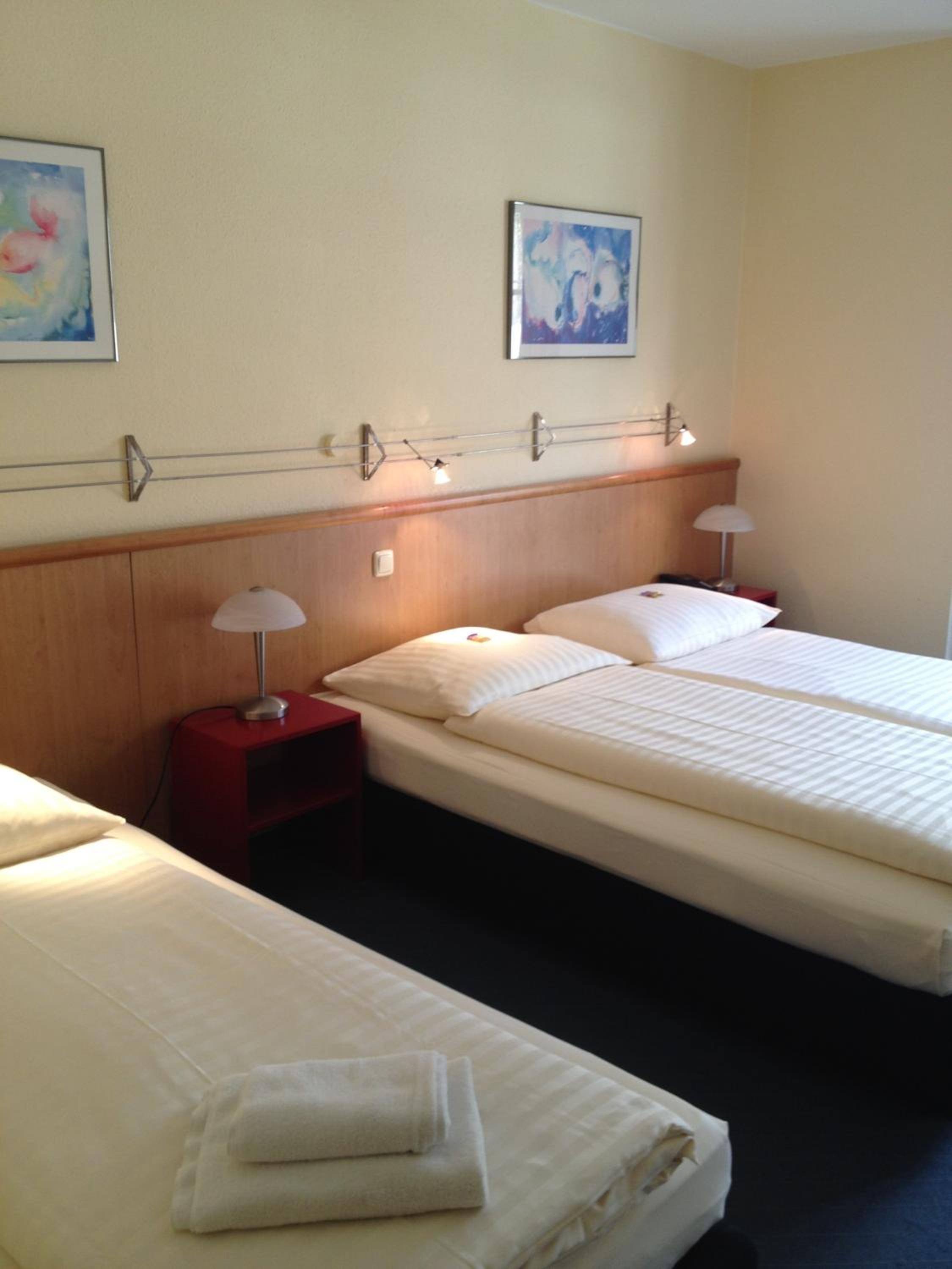 Double or Twin Room - Photo 4