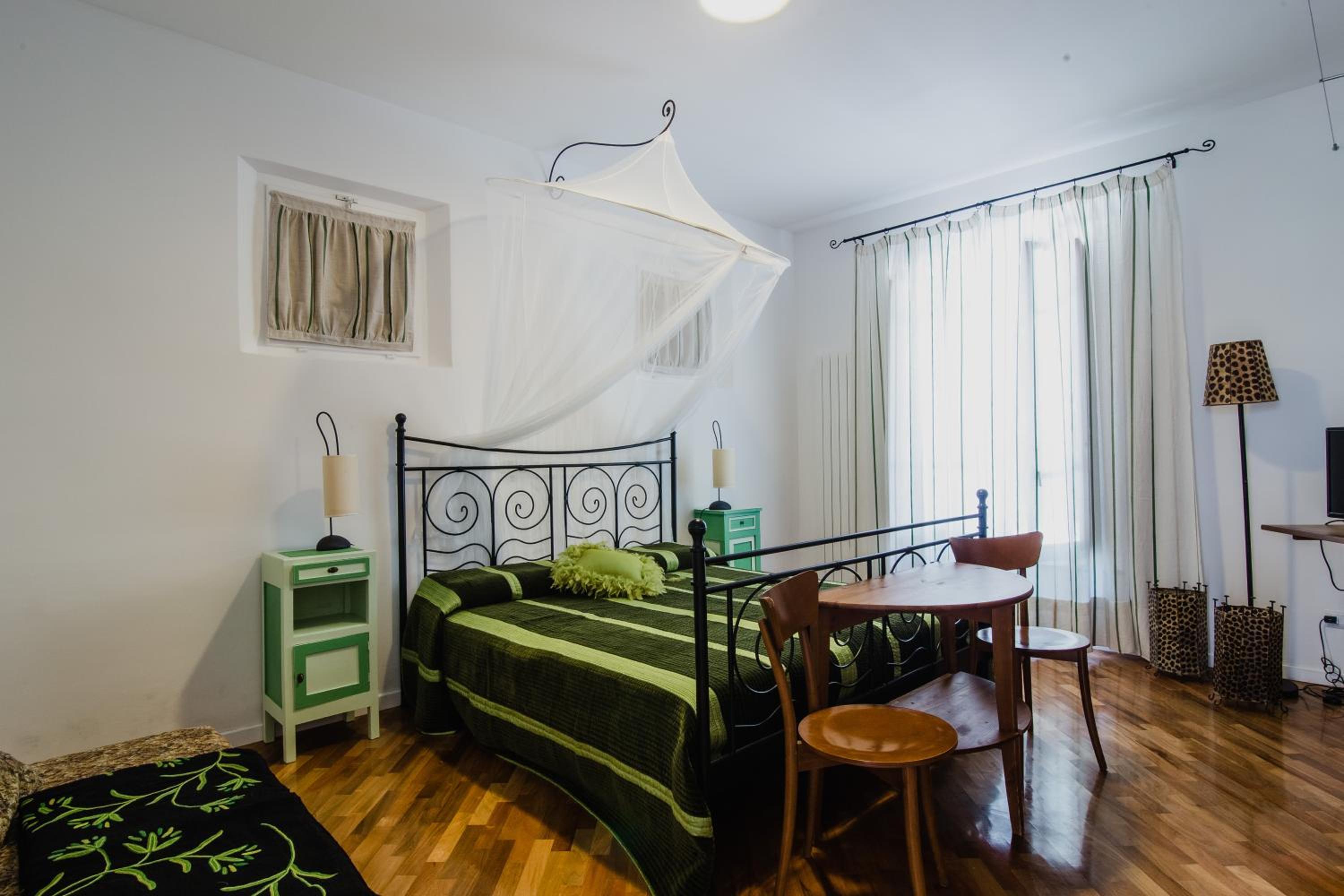 Deluxe King Room photo 1