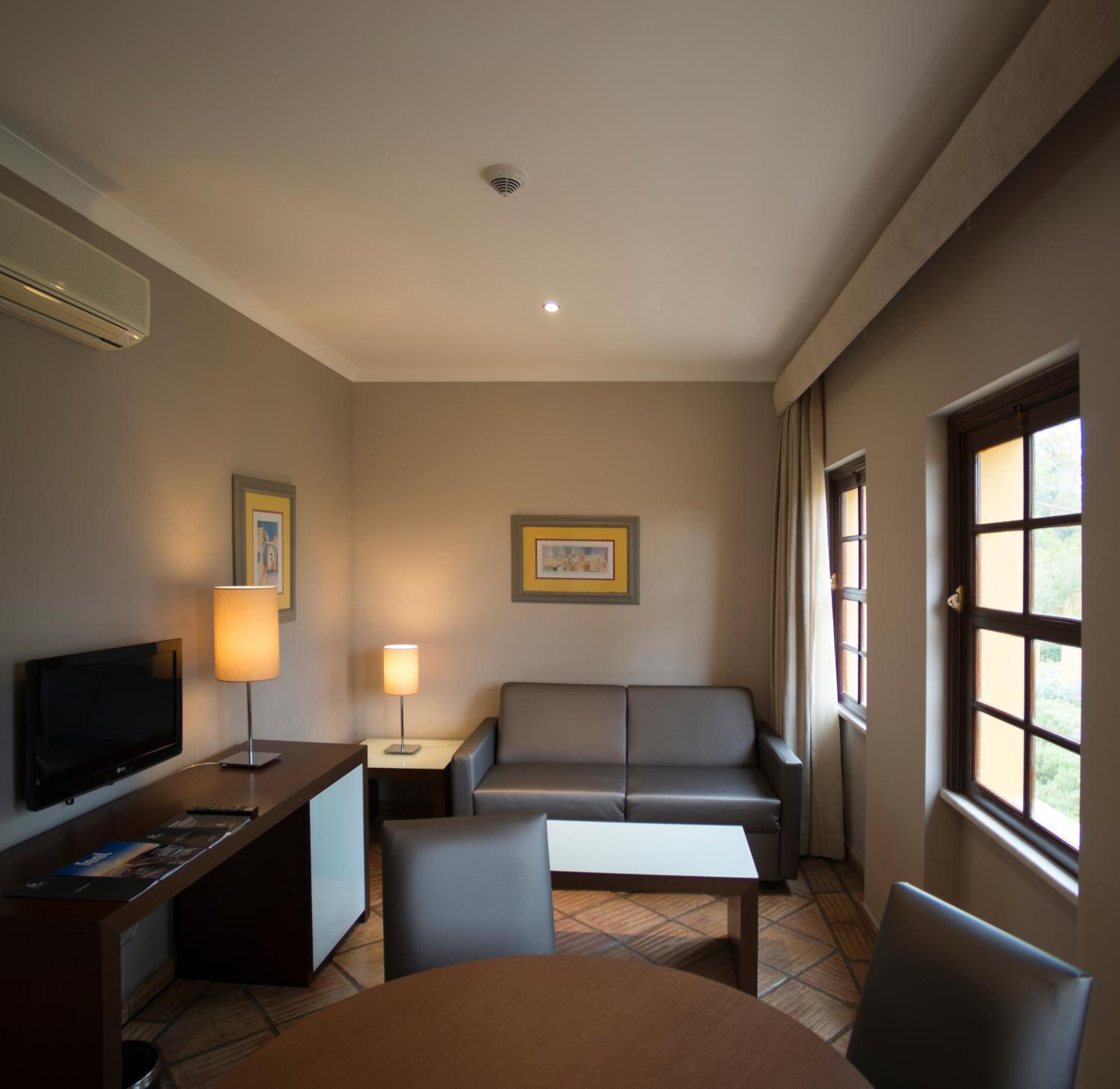 Family Suite (2 Adults + 2 Children)