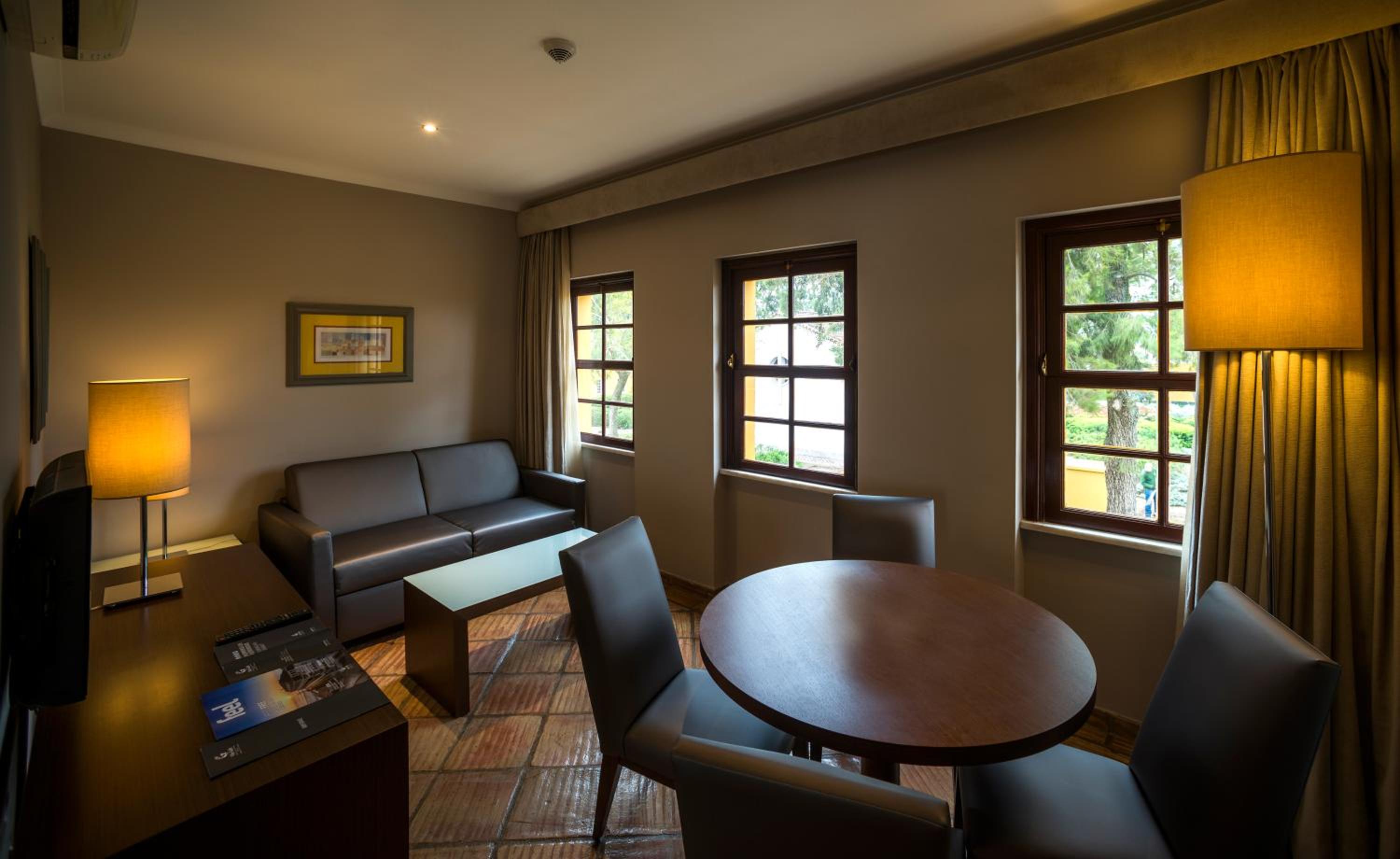 Family Suite (2 Adults + 2 Children)