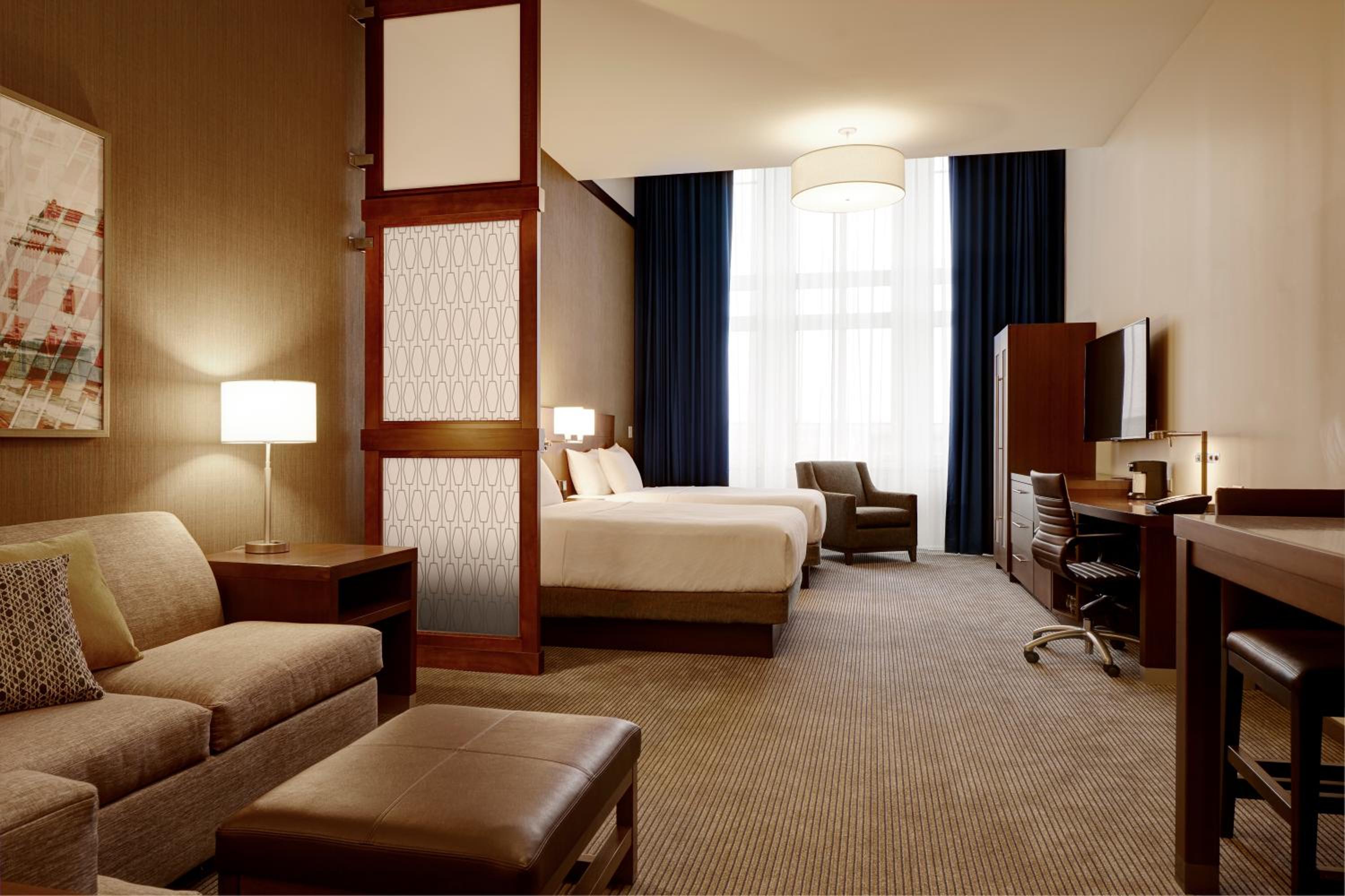 Queen Room with Sofa Bed - High Floor  photo 2
