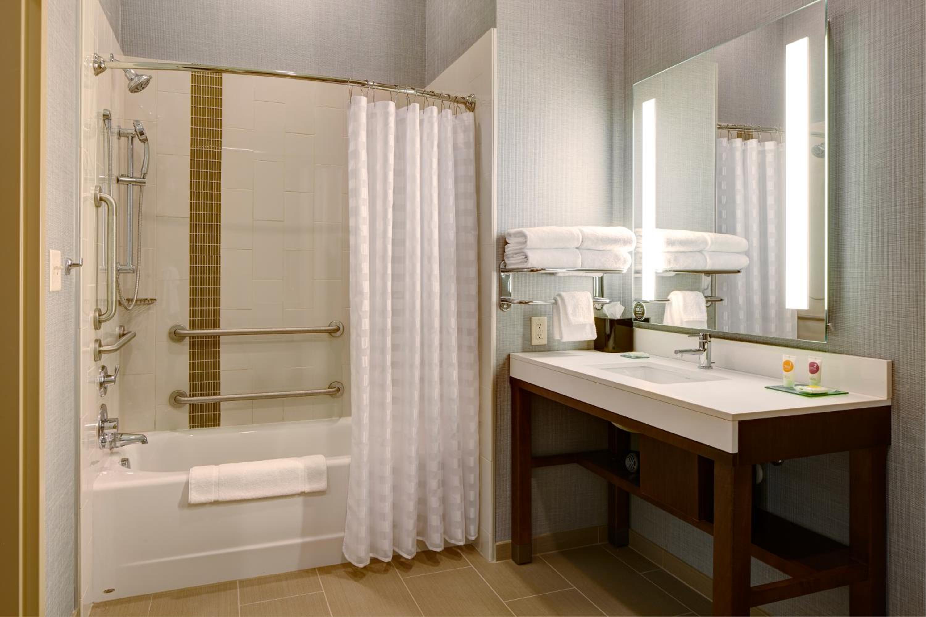 Queen Room with Two Queen Beds, Sofa Bed and Accessible Tub photo 2