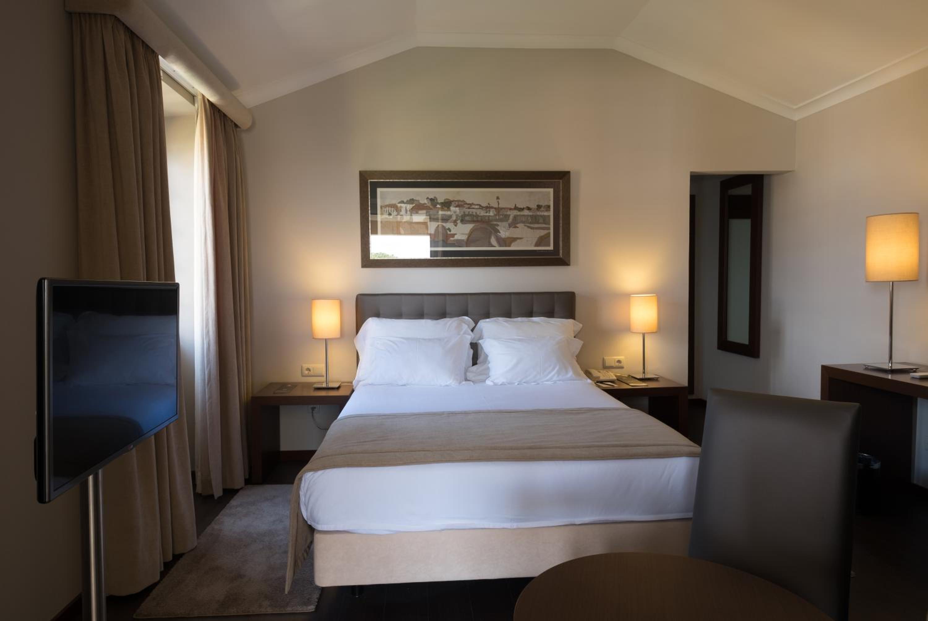 Family Suite (2 Adults + 2 Children)
