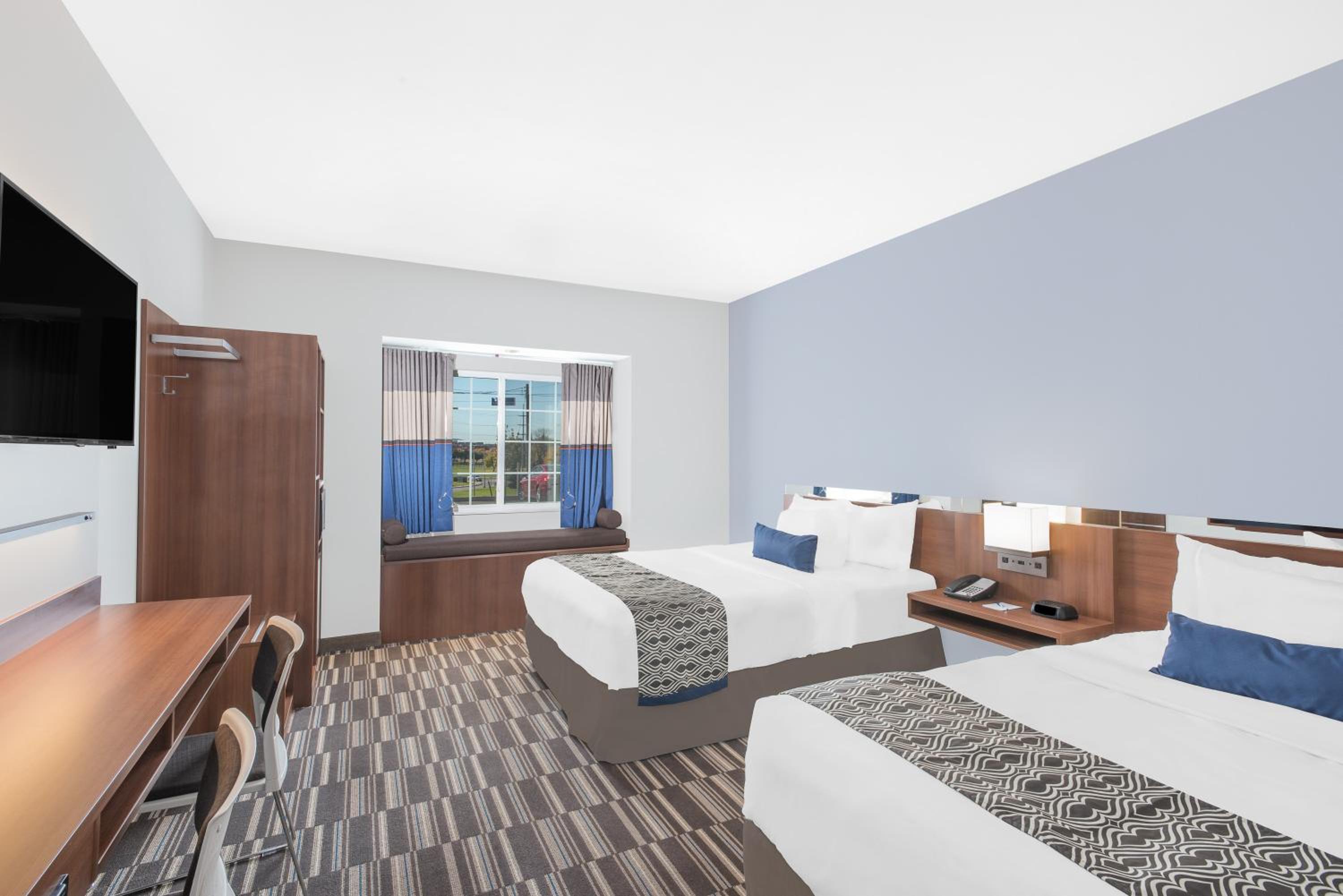 Two Queen Beds - Disability Accessible/Non-Smoking photo 2