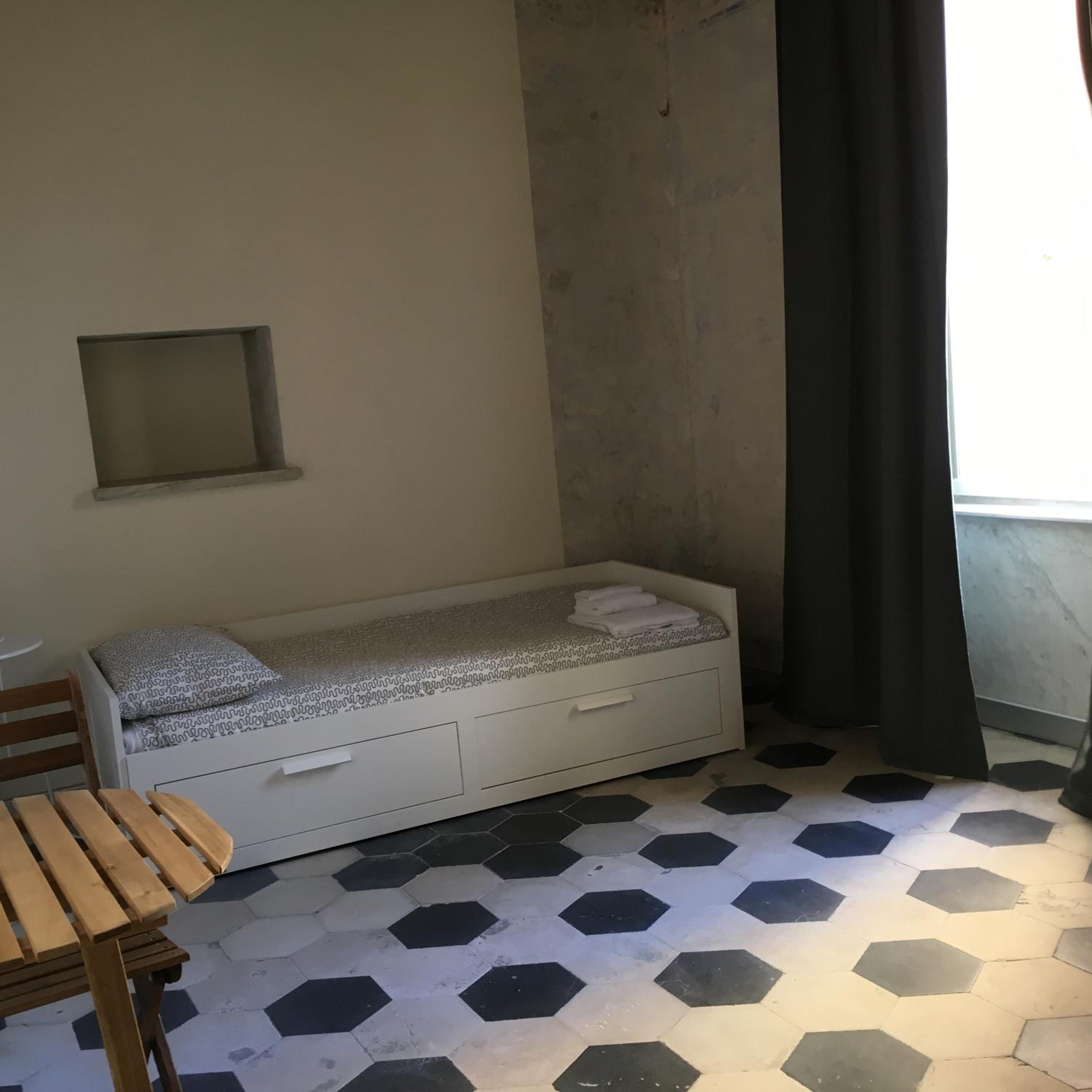 Single Room with Shared Bathroom photo 3