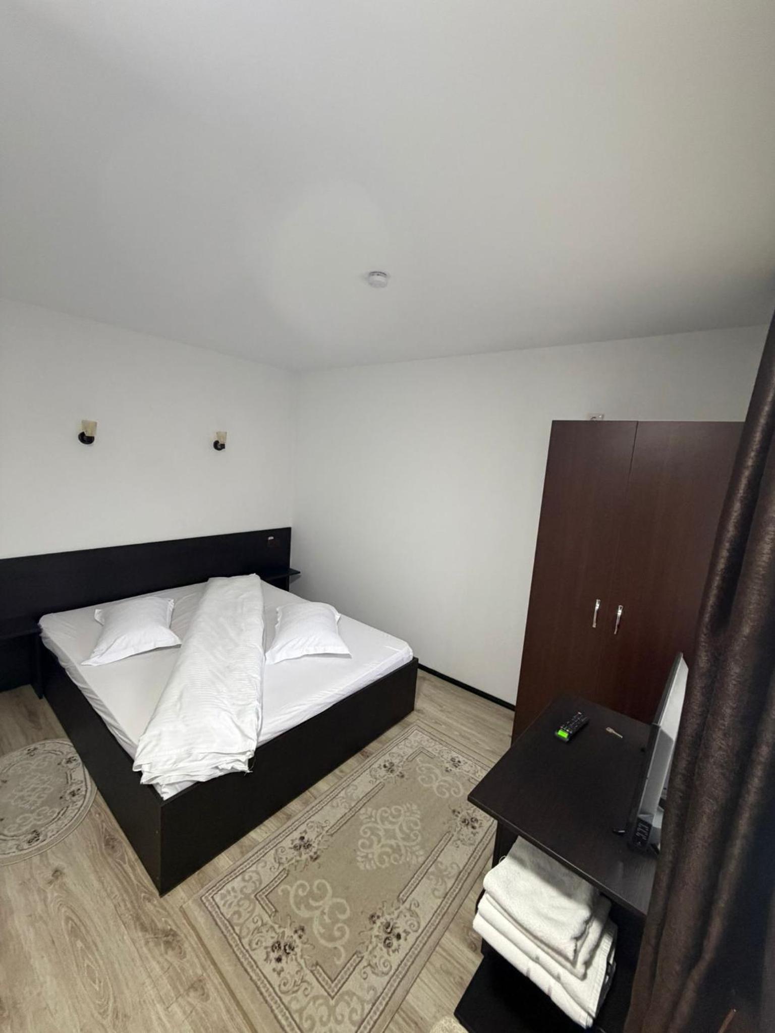 Queen Room with Balcony photo 2