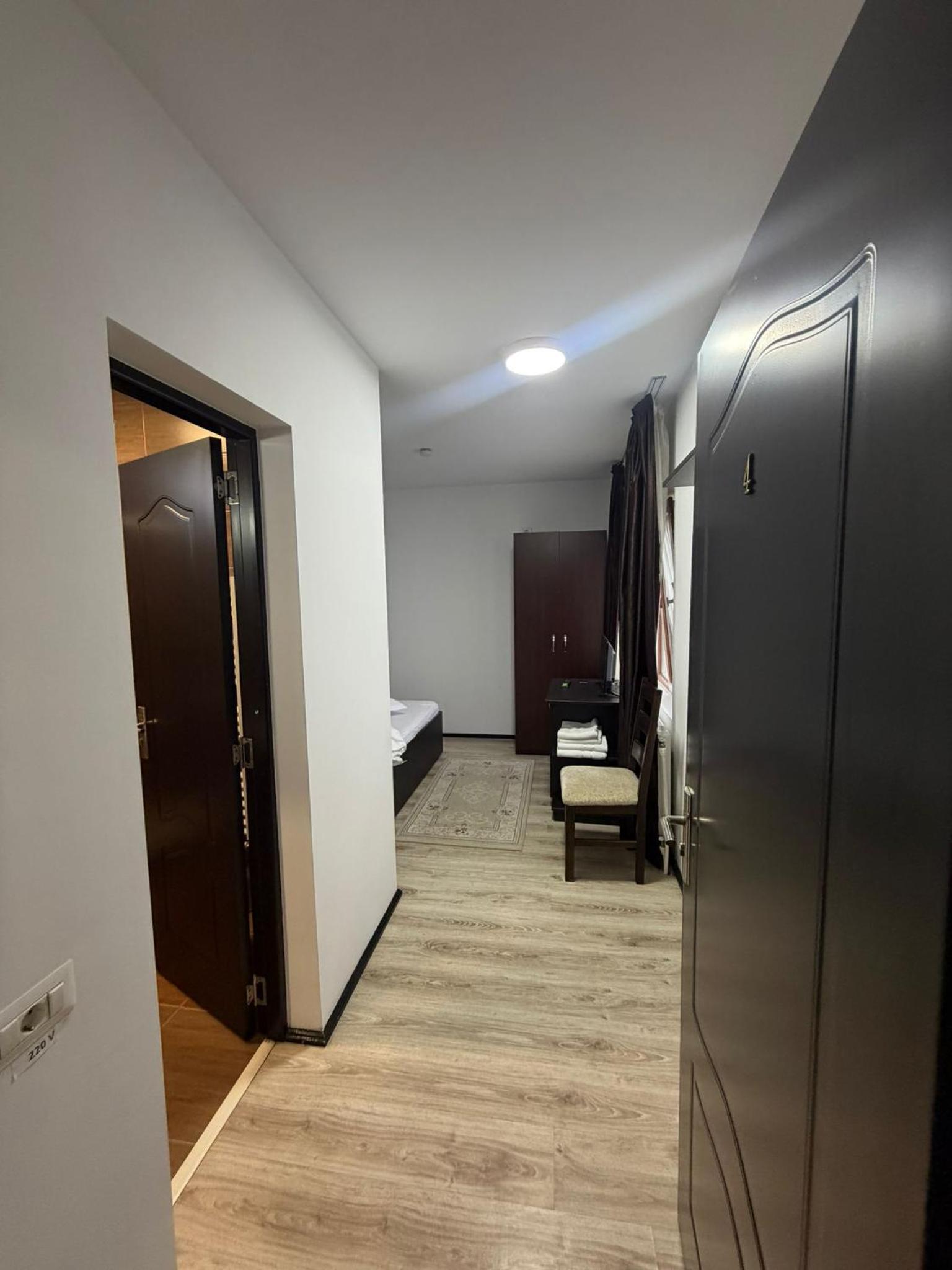 Queen Room with Balcony photo 1