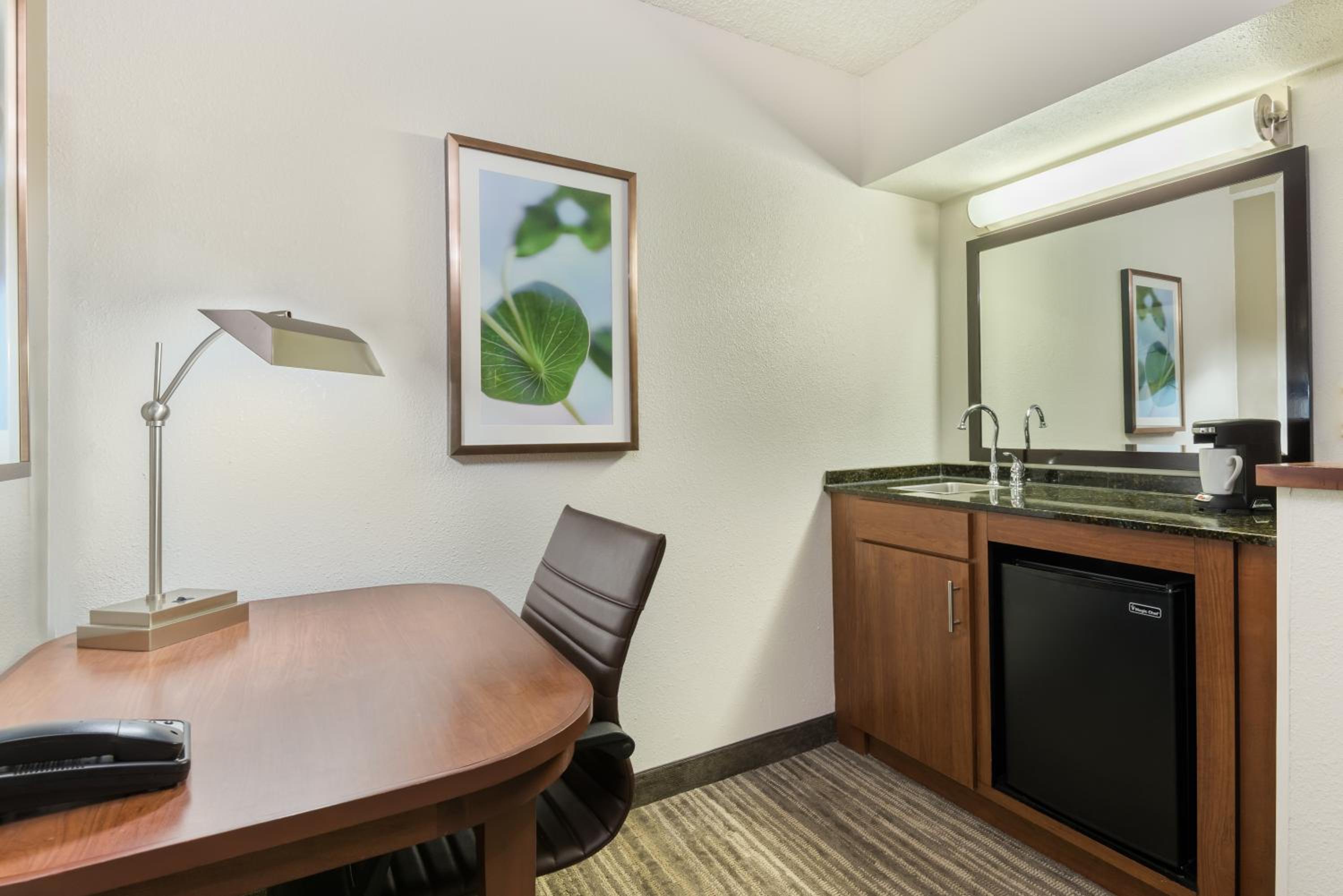 Double Room with Two Double Beds and Sofa Bed - Photo 3