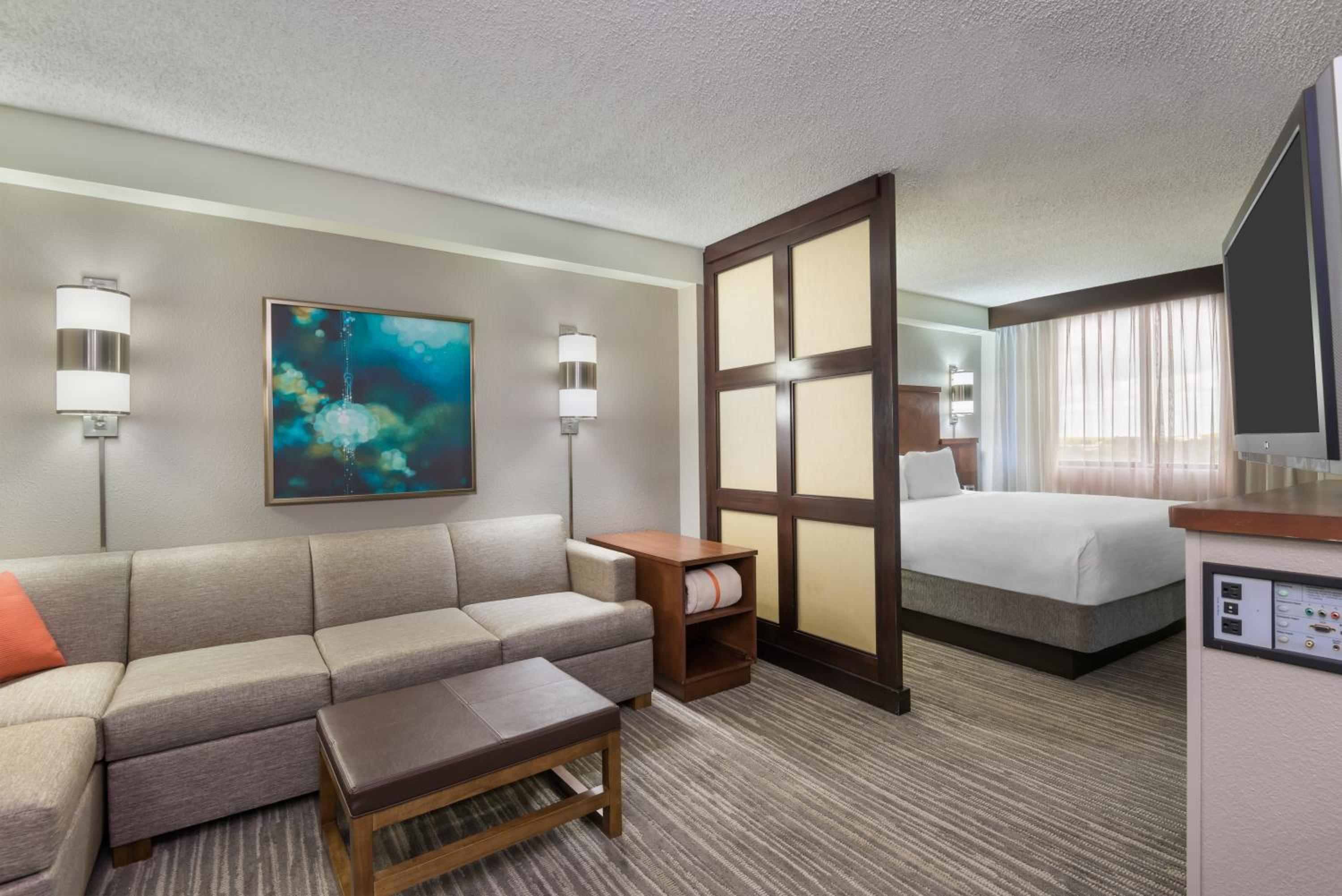 King Room with Sofa Bed - High Floor - Photo 8