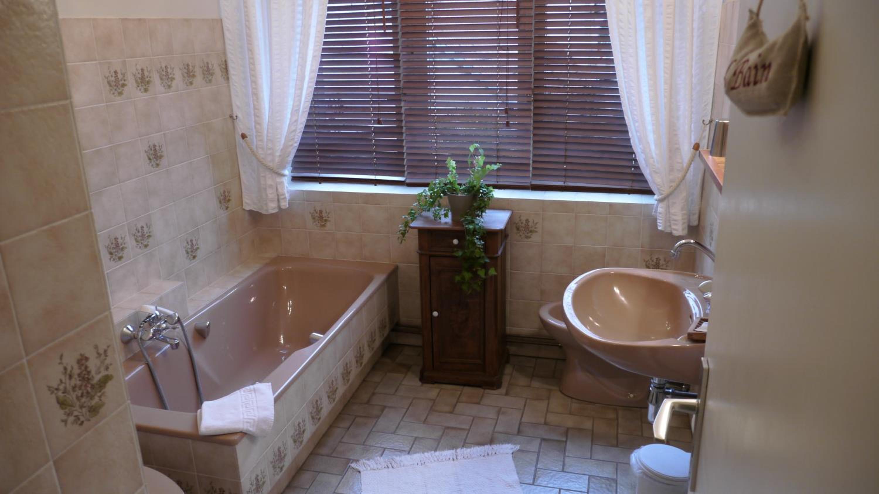 Comfort Double Room with Private Bathroom photo 3