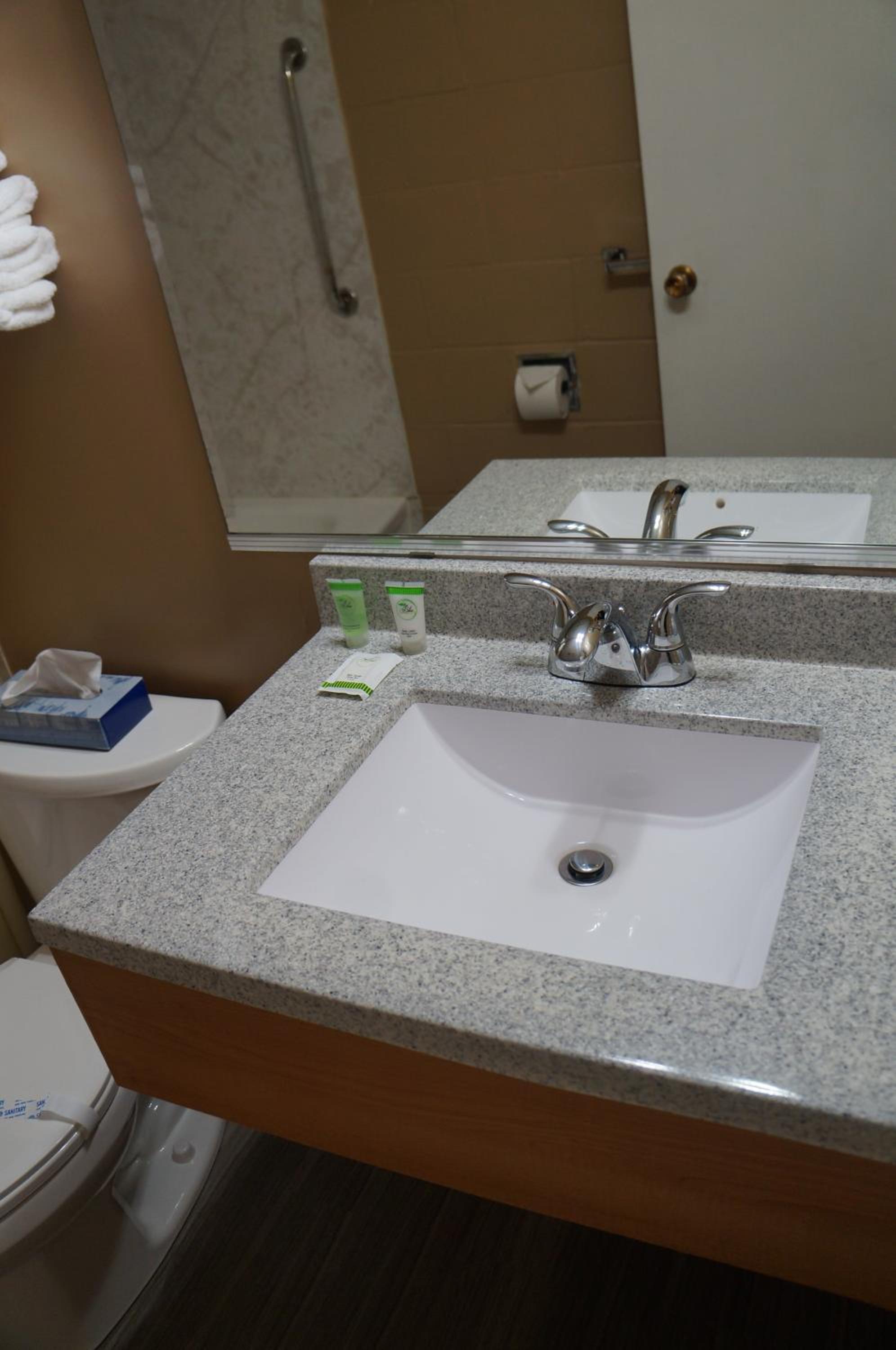 Double Room with Two Double Beds - Photo 9