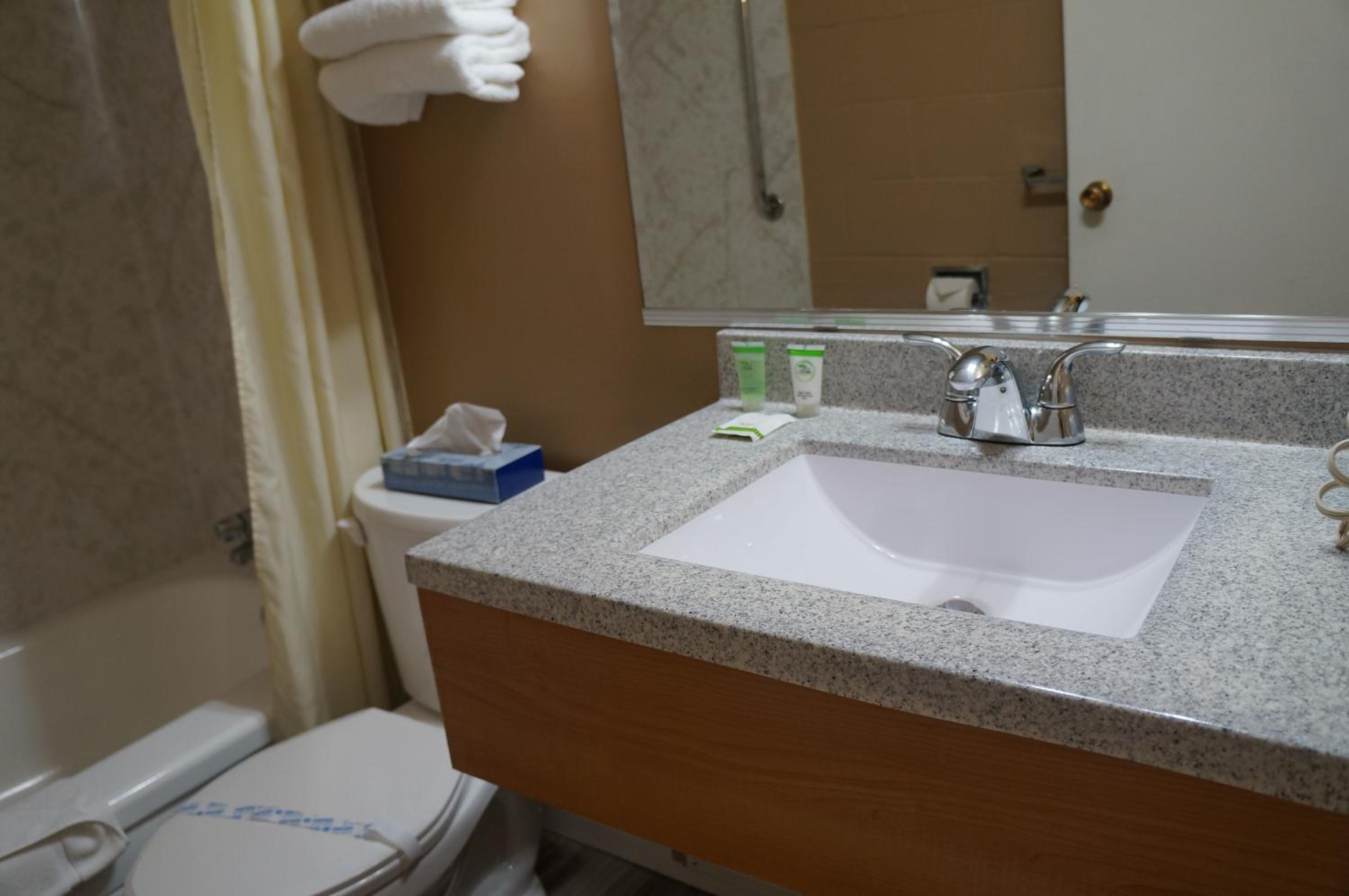 Queen Room - Photo 7