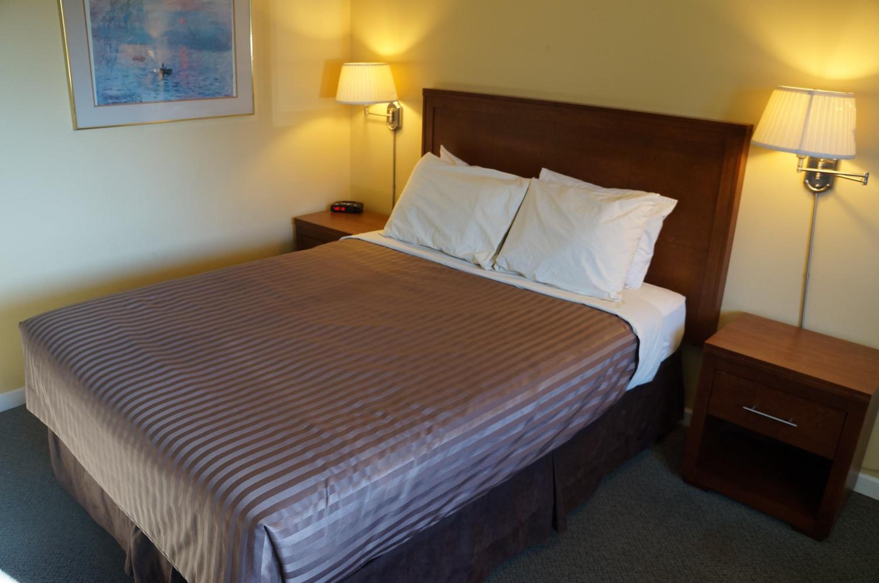 Queen Room - Photo 10