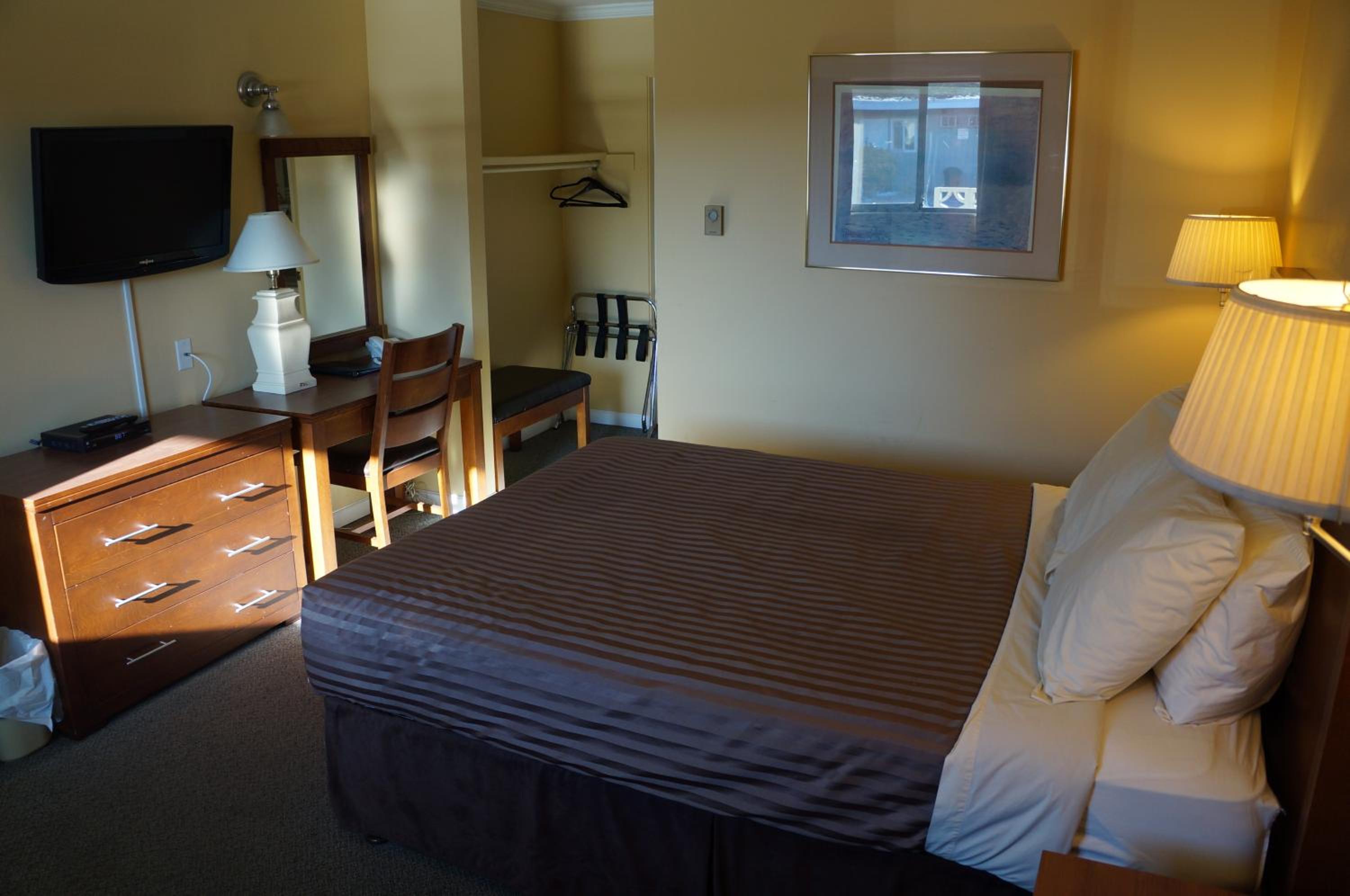 Queen Room - Photo 9