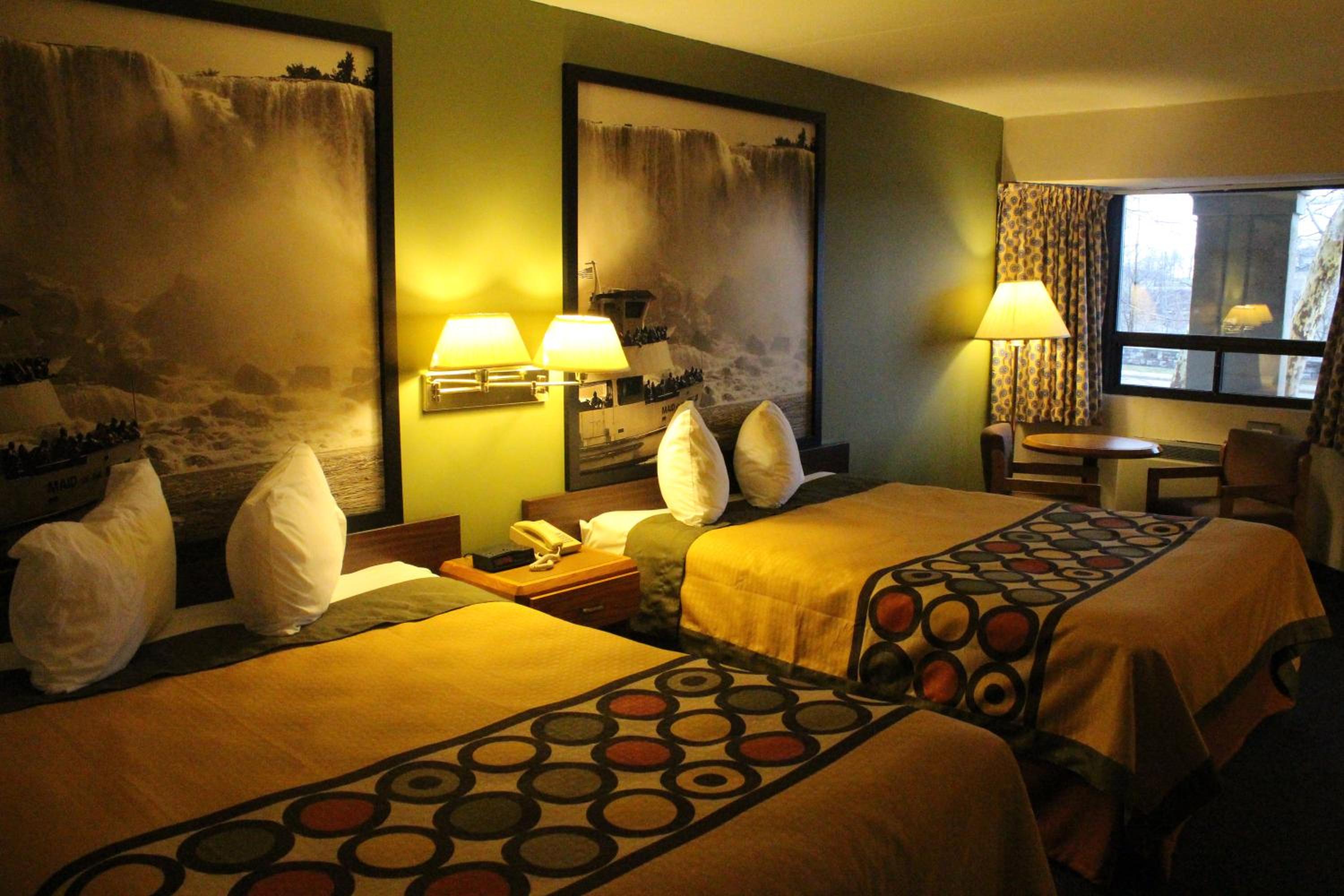Queen Room with Two Queen Beds - Non-Smoking - Photo 1