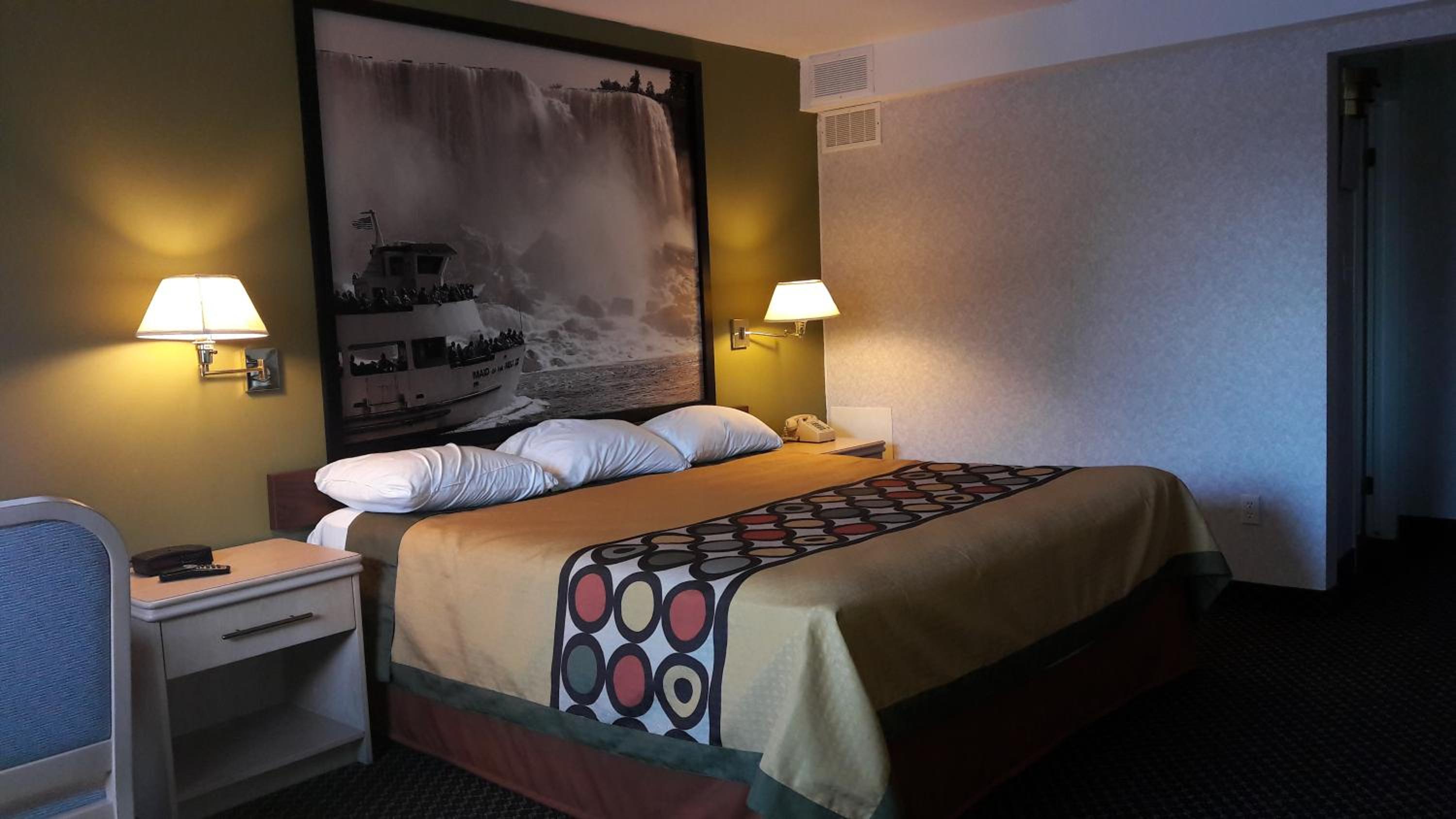 King Room - Non-Smoking - Photo 2