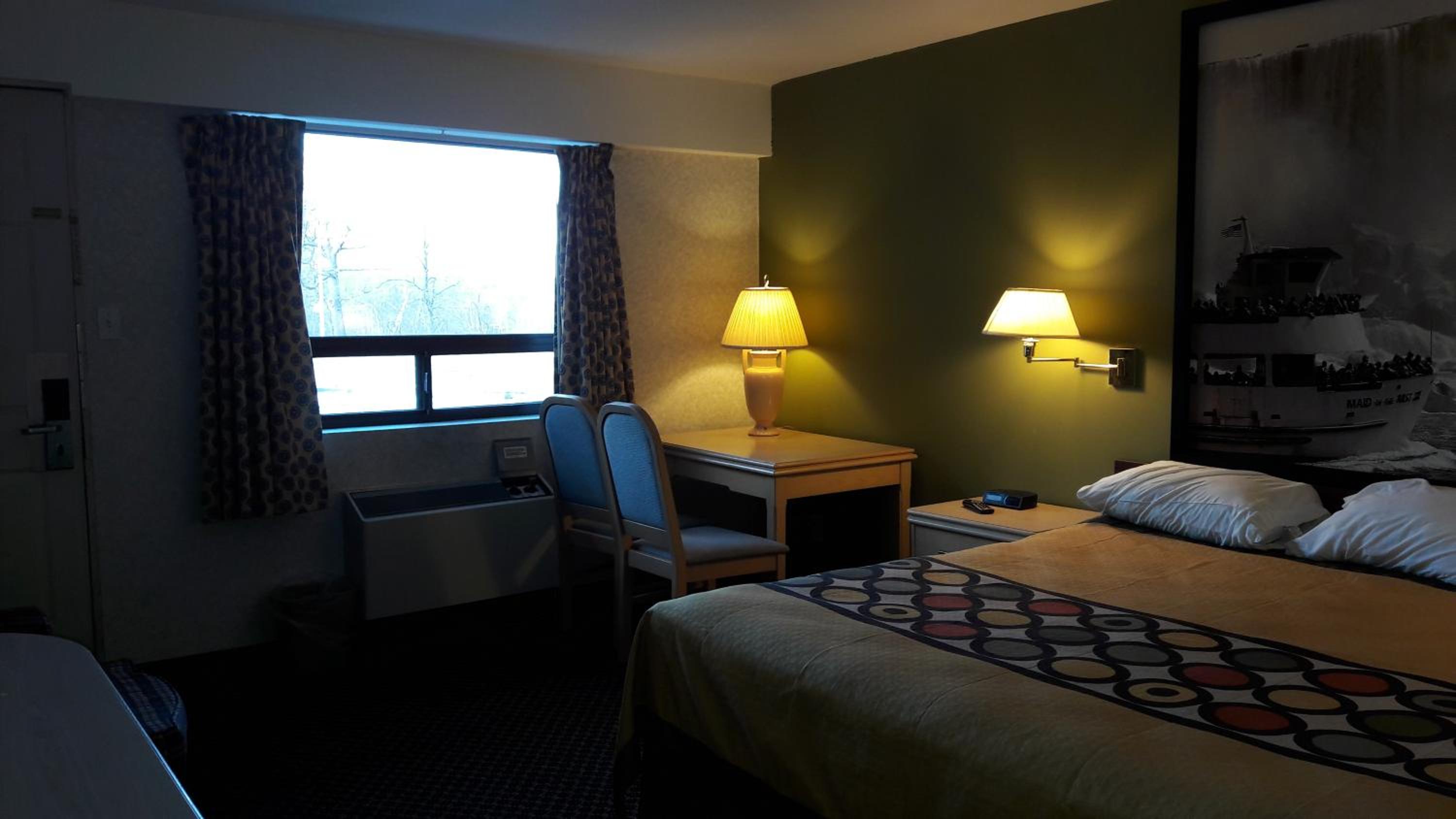 King Room - Non-Smoking - Photo 3