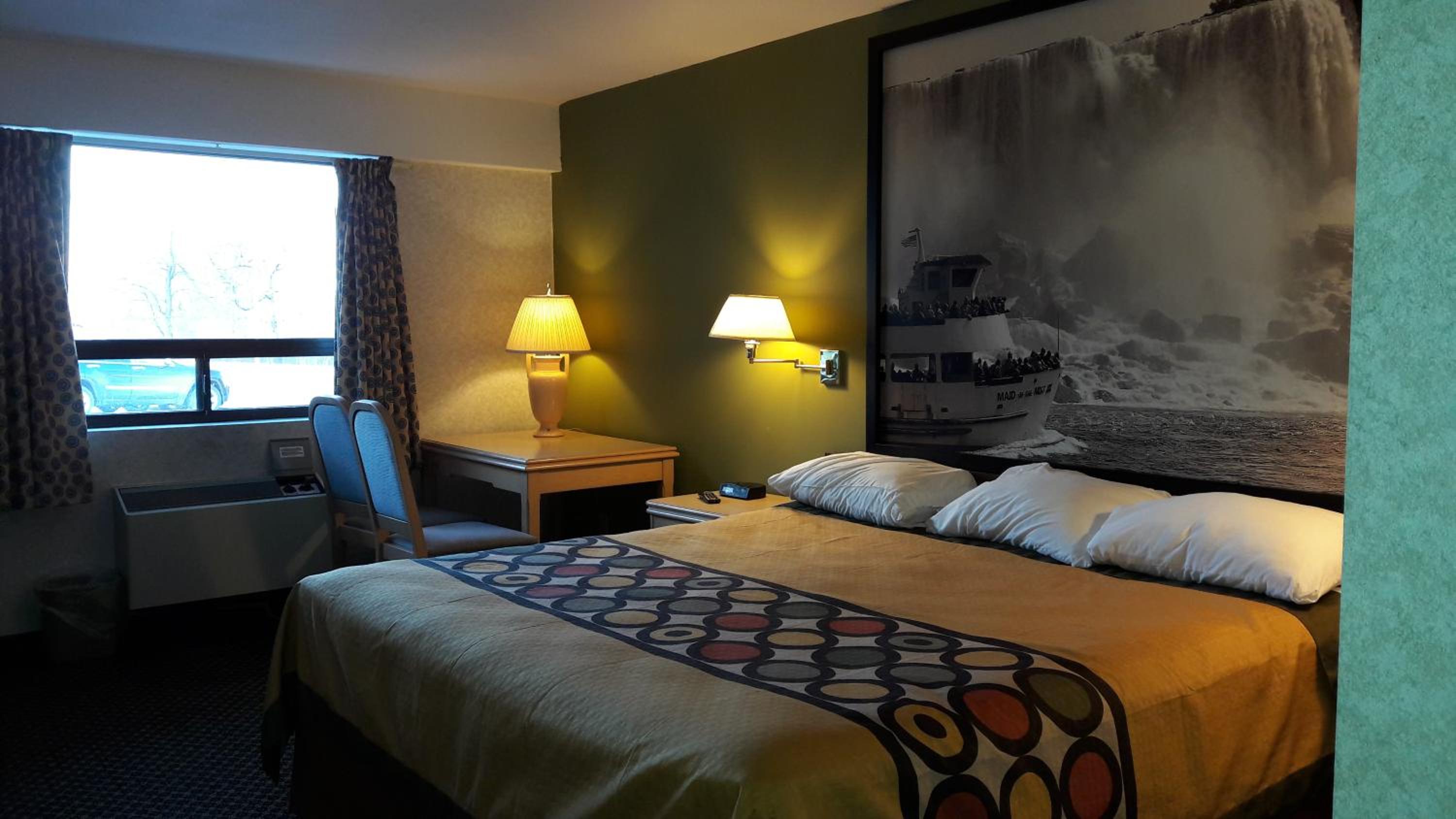 King Room - Non-Smoking - Photo 4