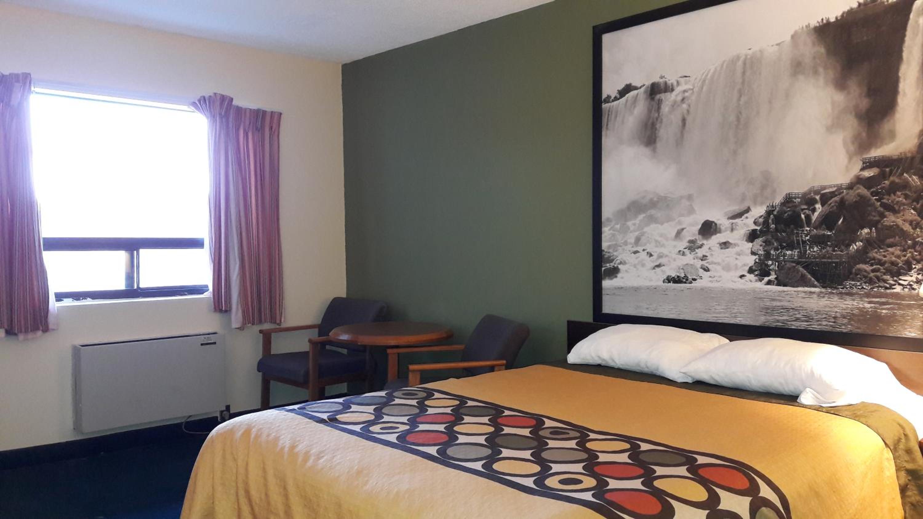 Queen Room - Non-Smoking - Photo 2