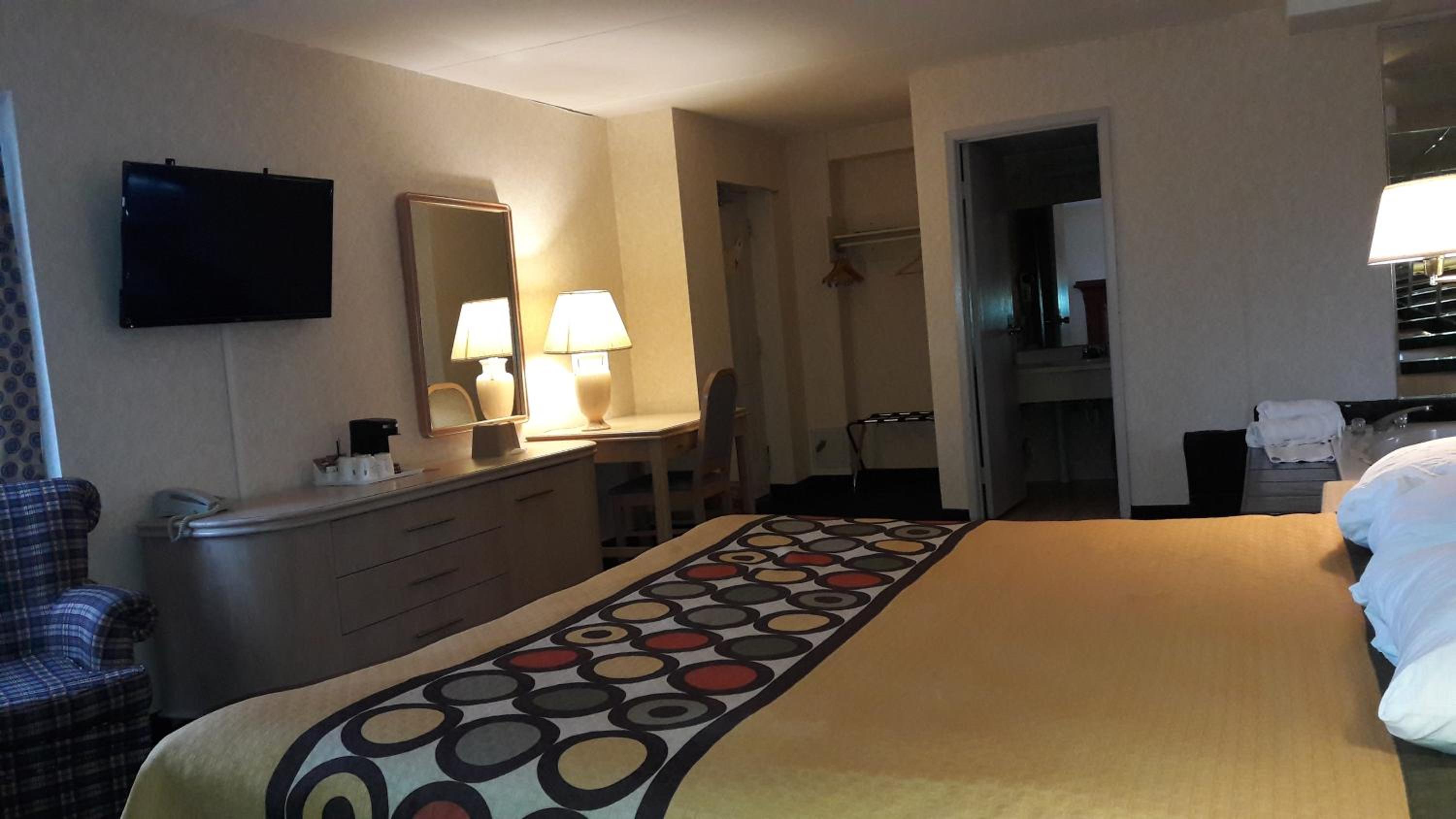 Deluxe King Room with Spa Bath- Non-Smoking - Photo 4