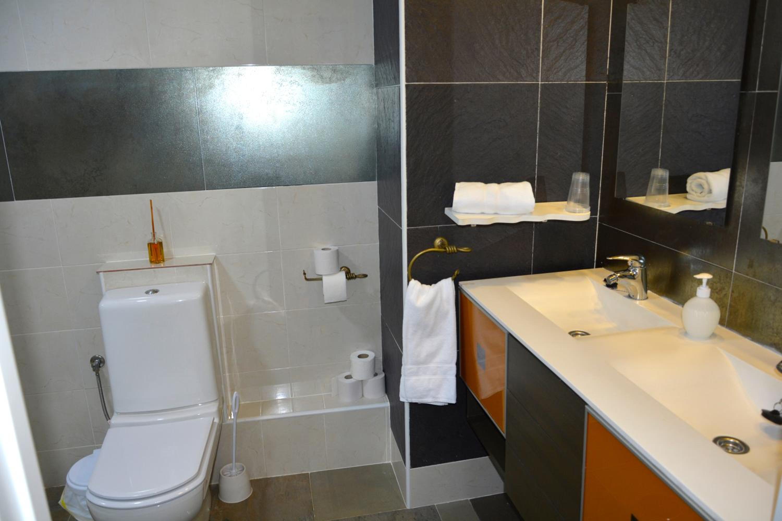 Junior Suite with Balcony - Photo 6