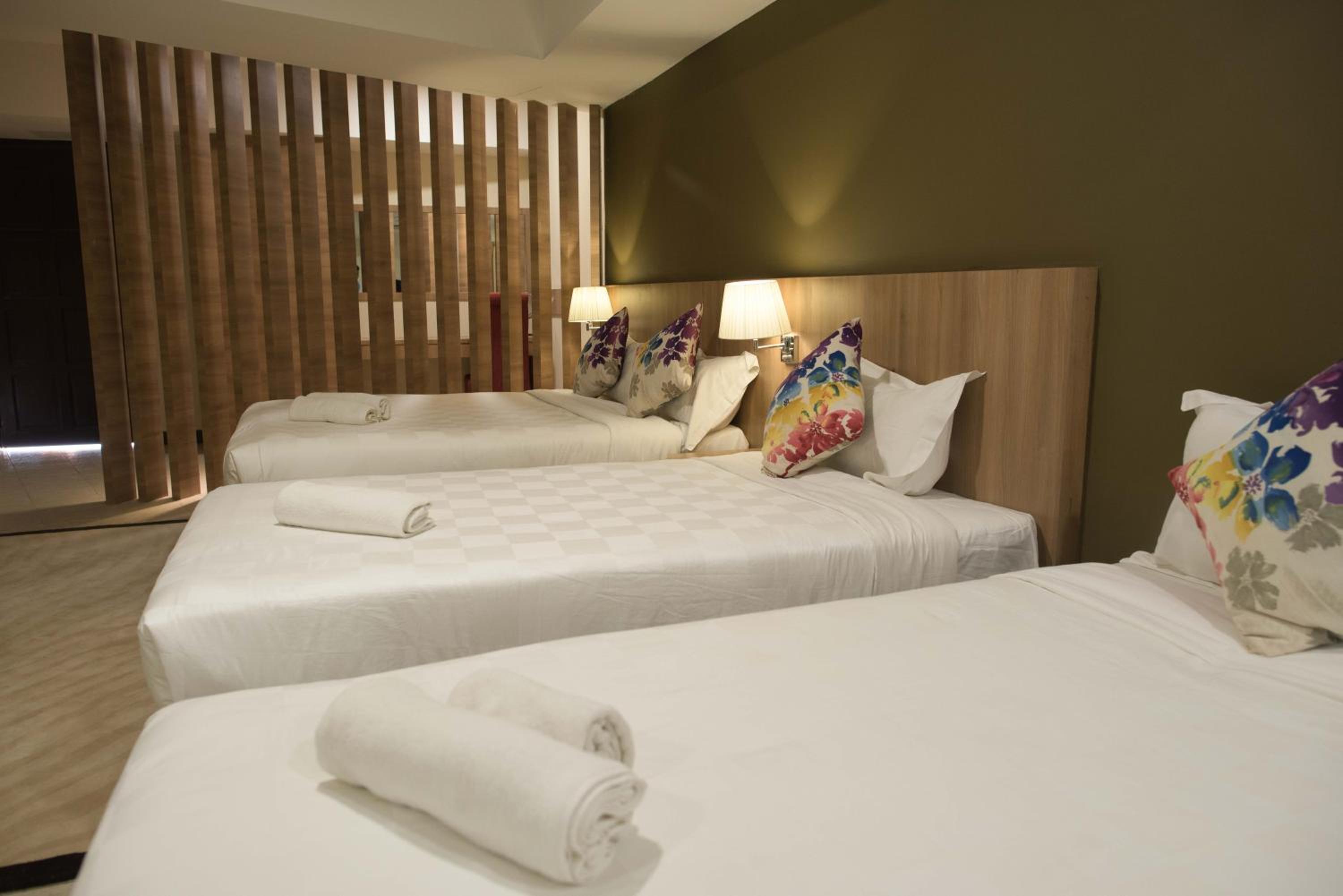 Deluxe Family Room - Photo 3
