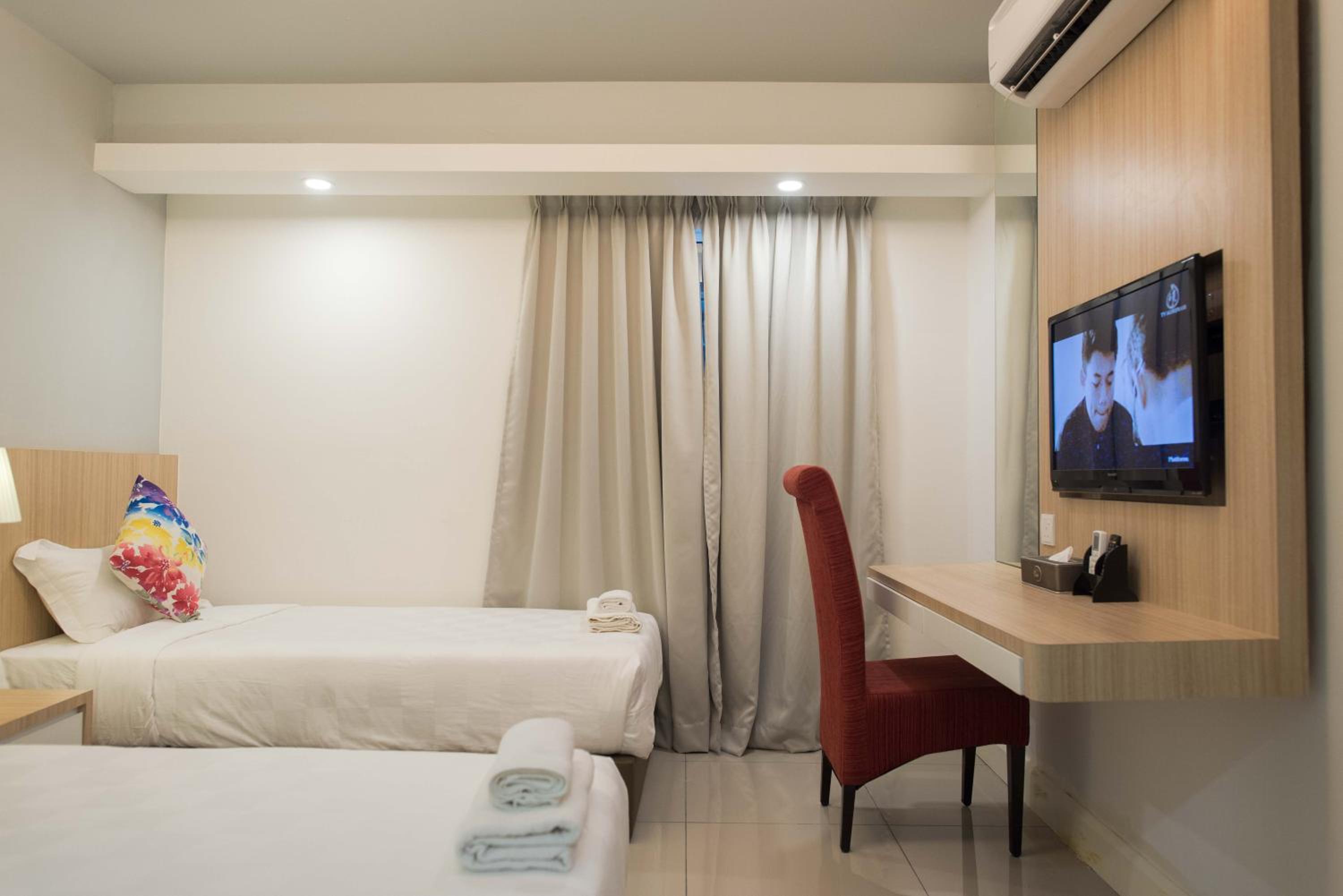 Standard Twin Room - Photo 4