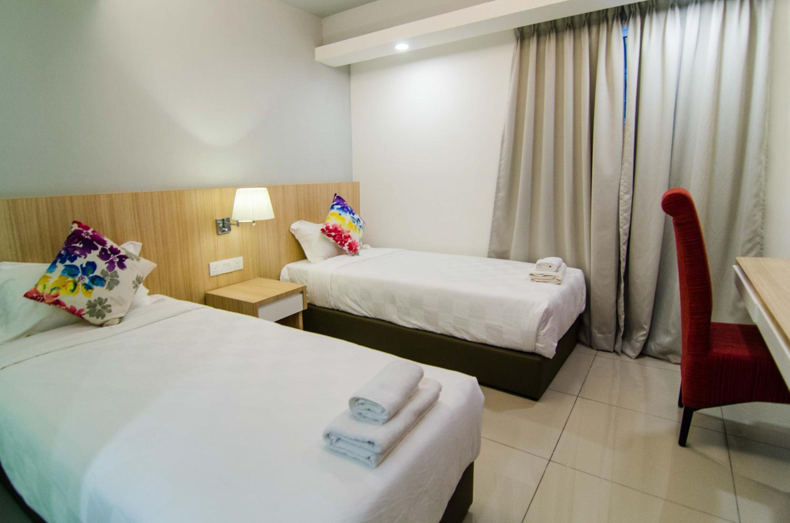 Standard Twin Room - Photo 7
