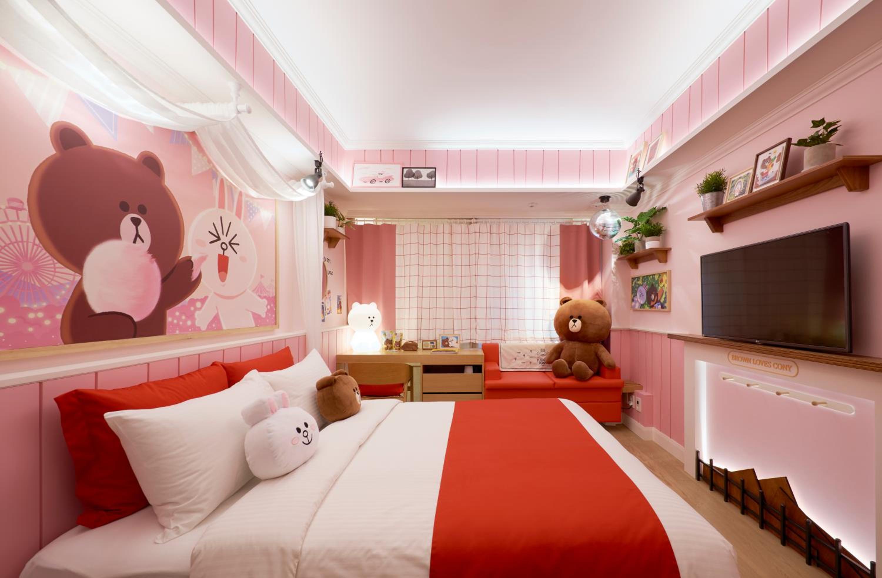 Staycation Offer - Line Friends Double With Early Check-In At 12pm And Late Check-Out At 6pm [30hours Stay]
