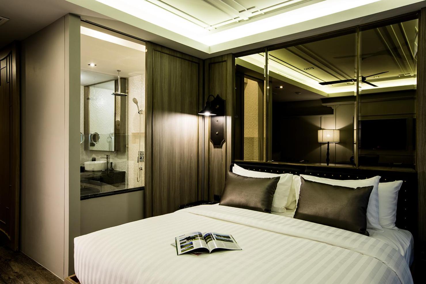 Deluxe Room - Photo 12