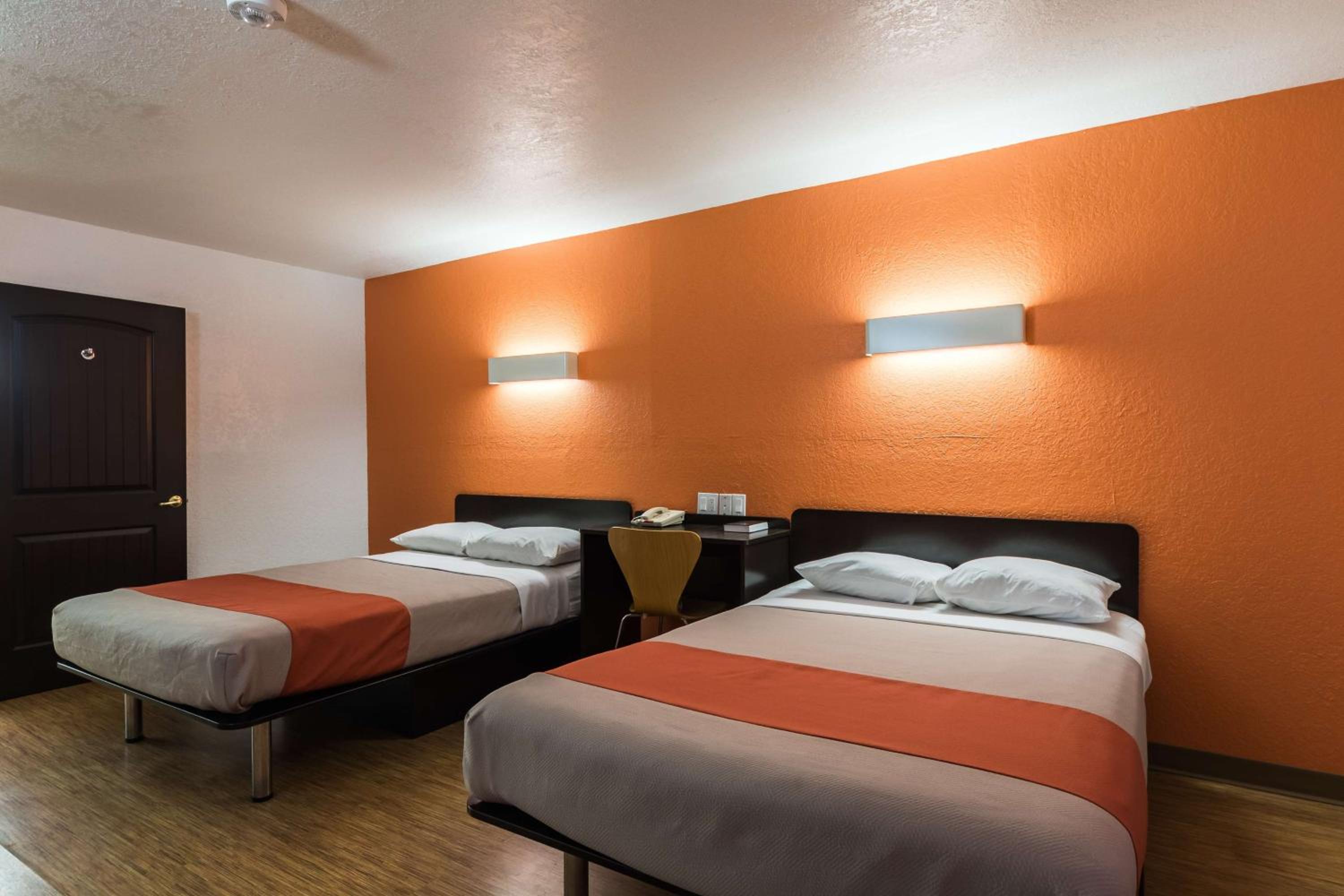 Quadruple Room - Disability Access - Non-Smoking - Photo 5