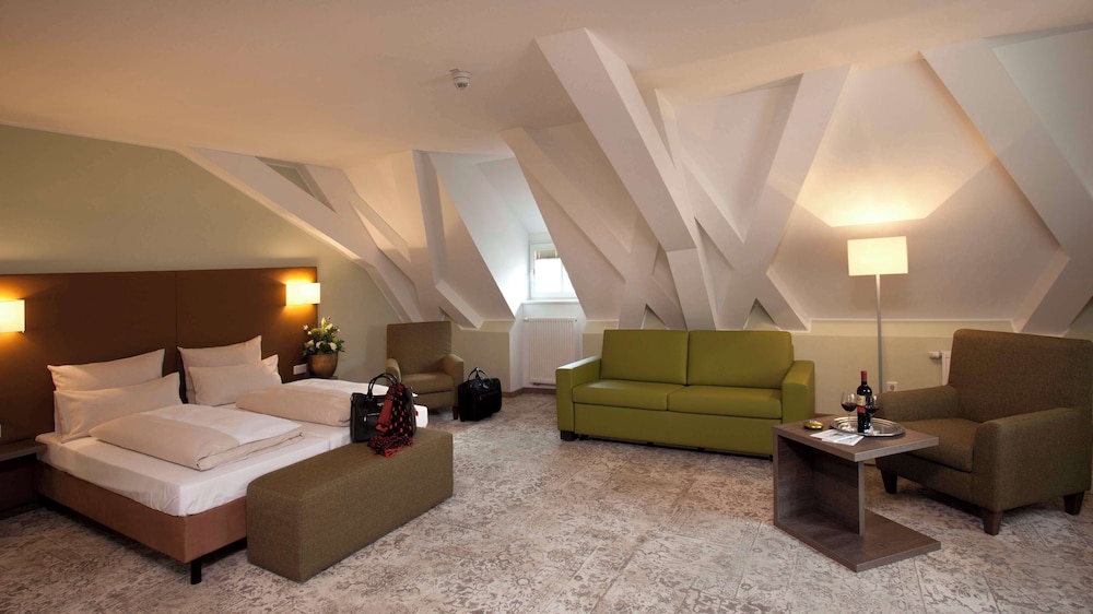 Standard Room, 1 King Bed (with Sofabed)