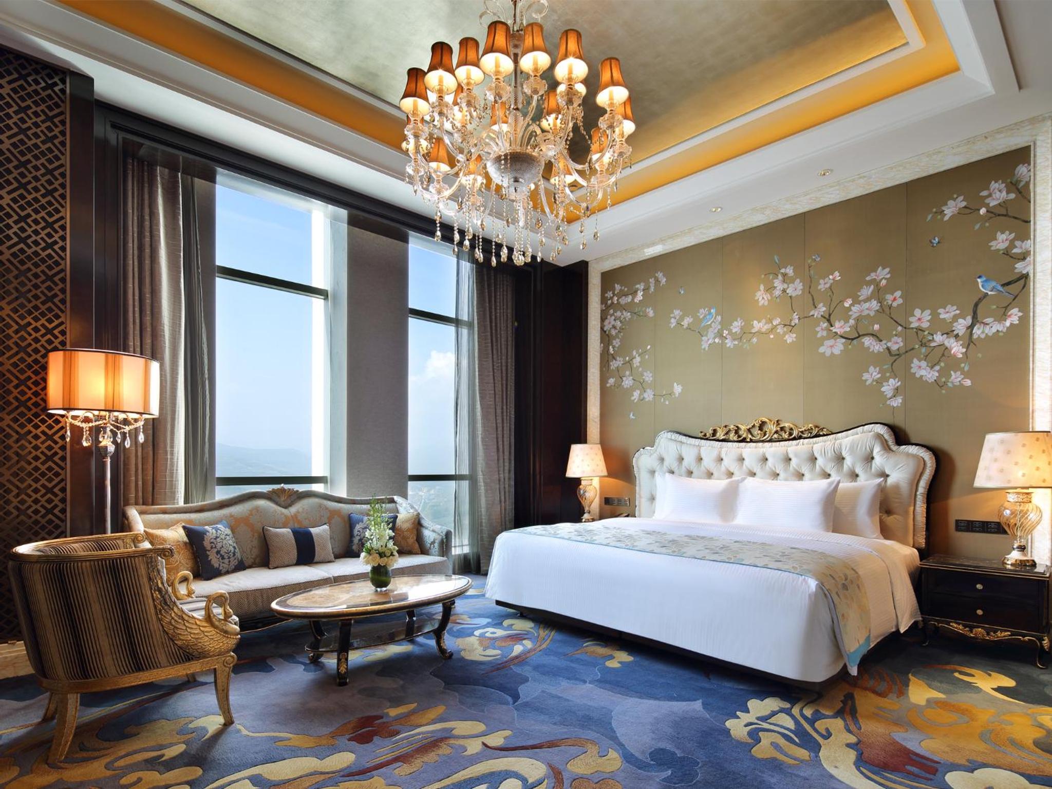 Deluxe Suite photo 3