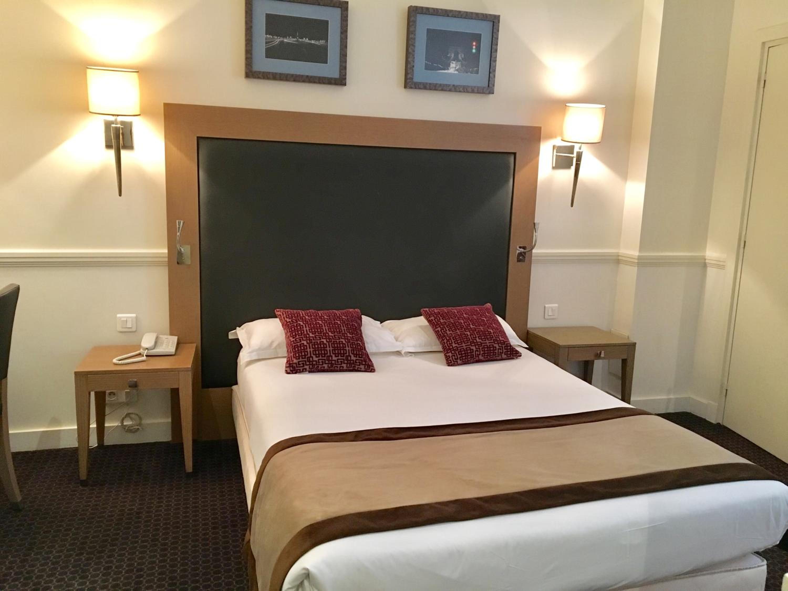 Double Room thumbnail 5