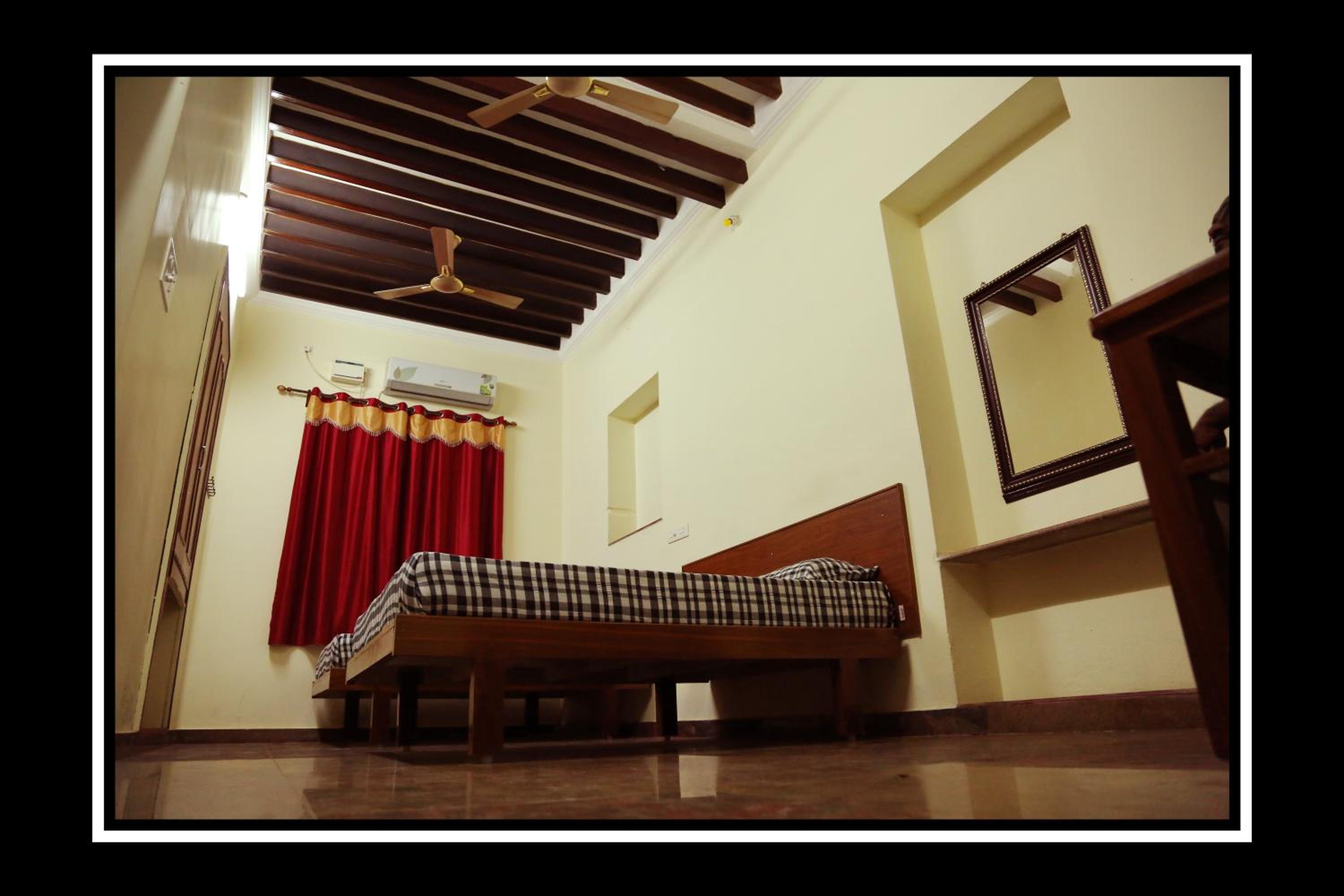 Superior Family Room - Photo 3