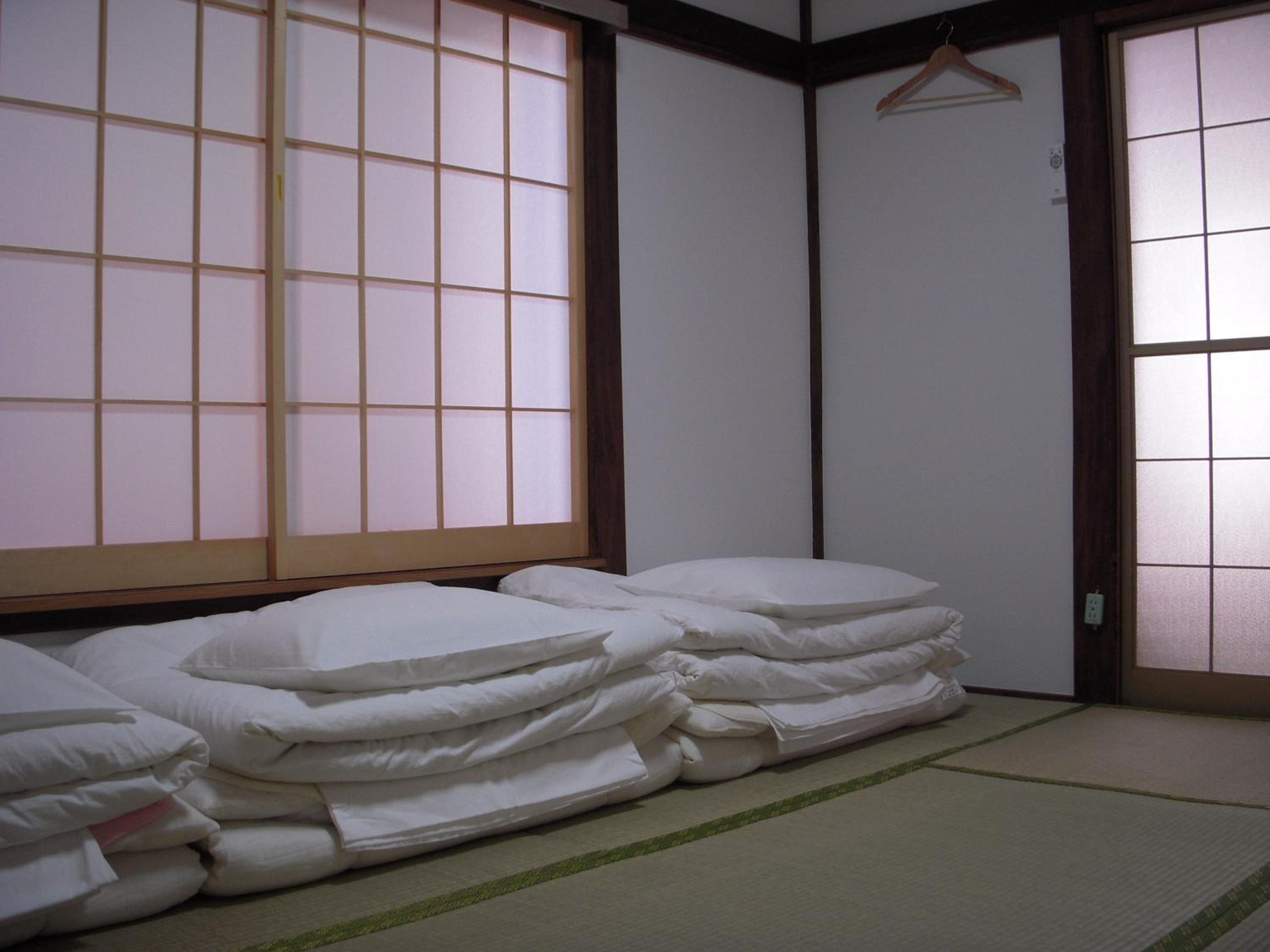 Economy Triple Room with Shared Bathroom photo 3