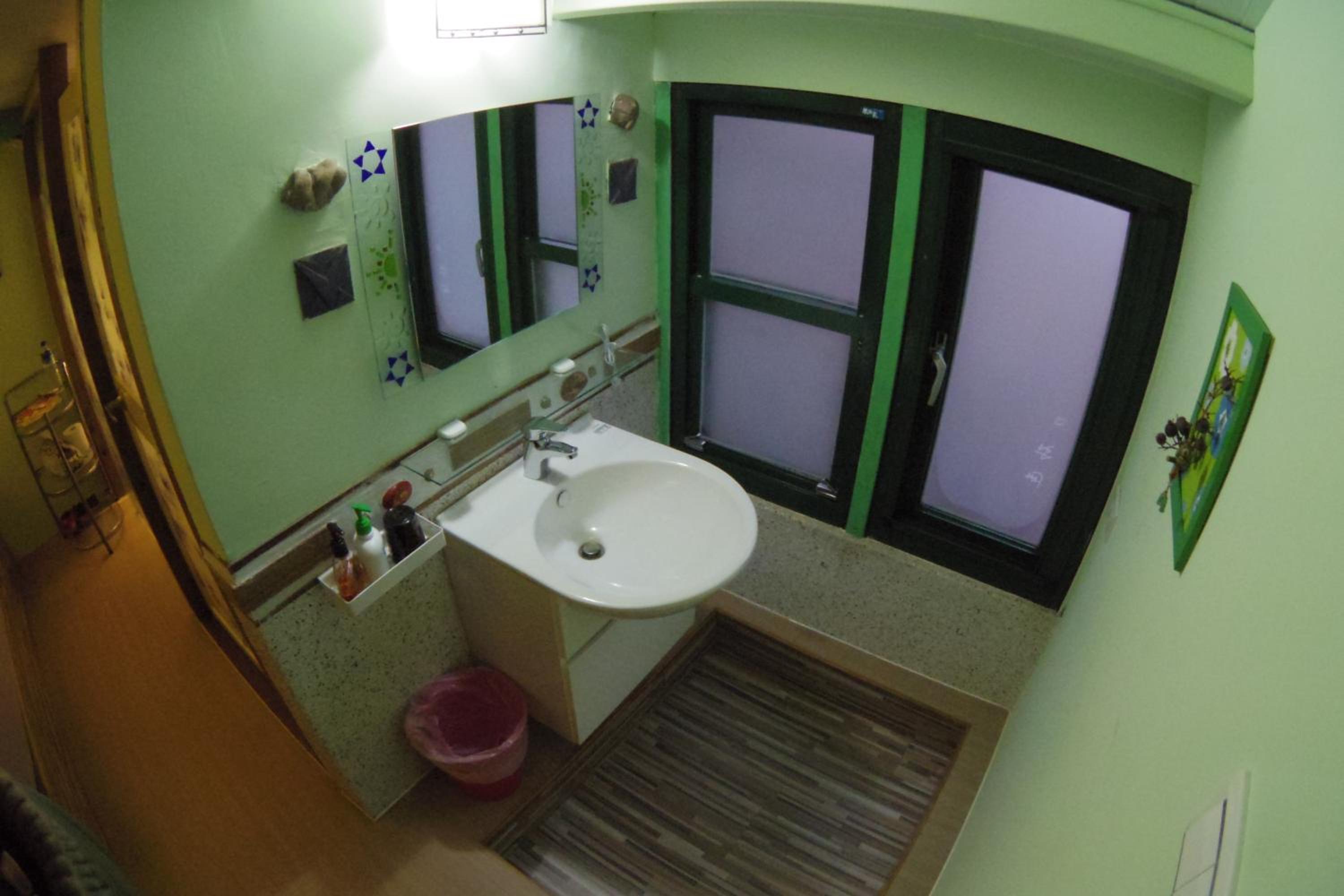 Single Room with Private Bathroom photo 3