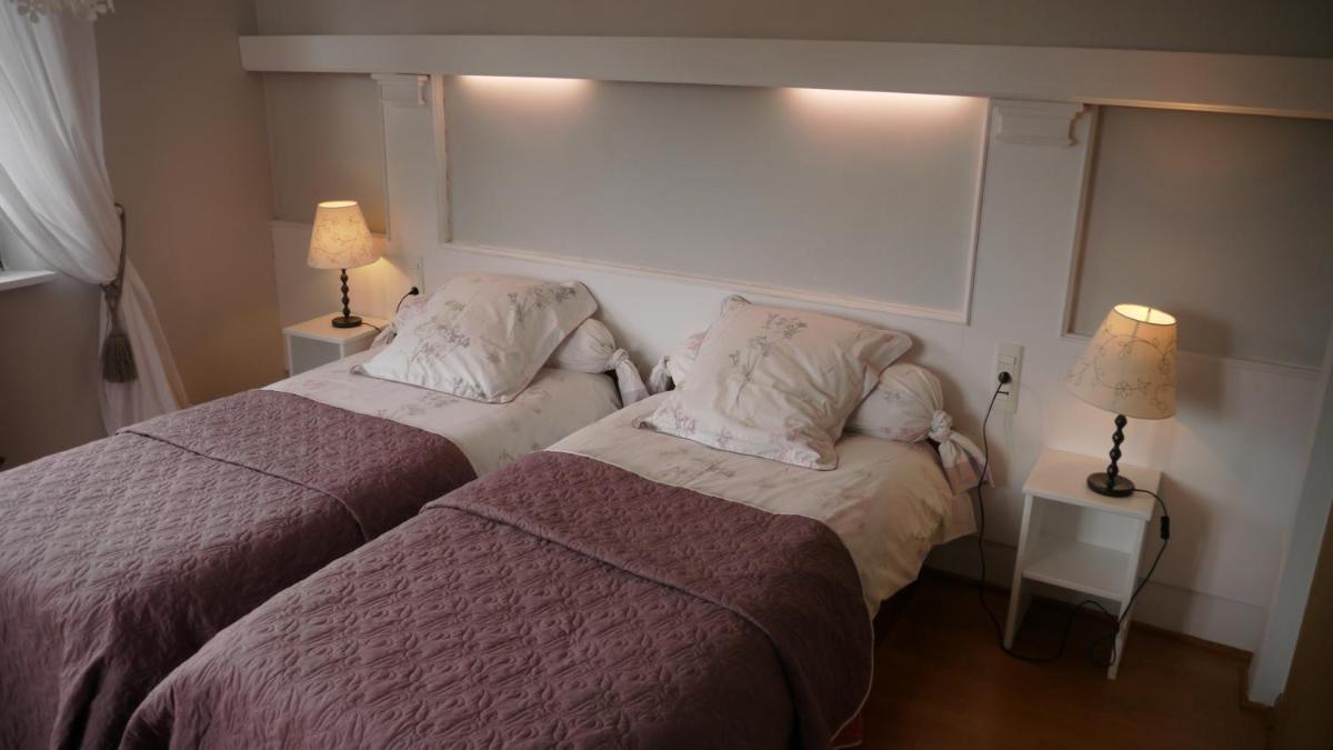 Twin Room with Bath photo 3