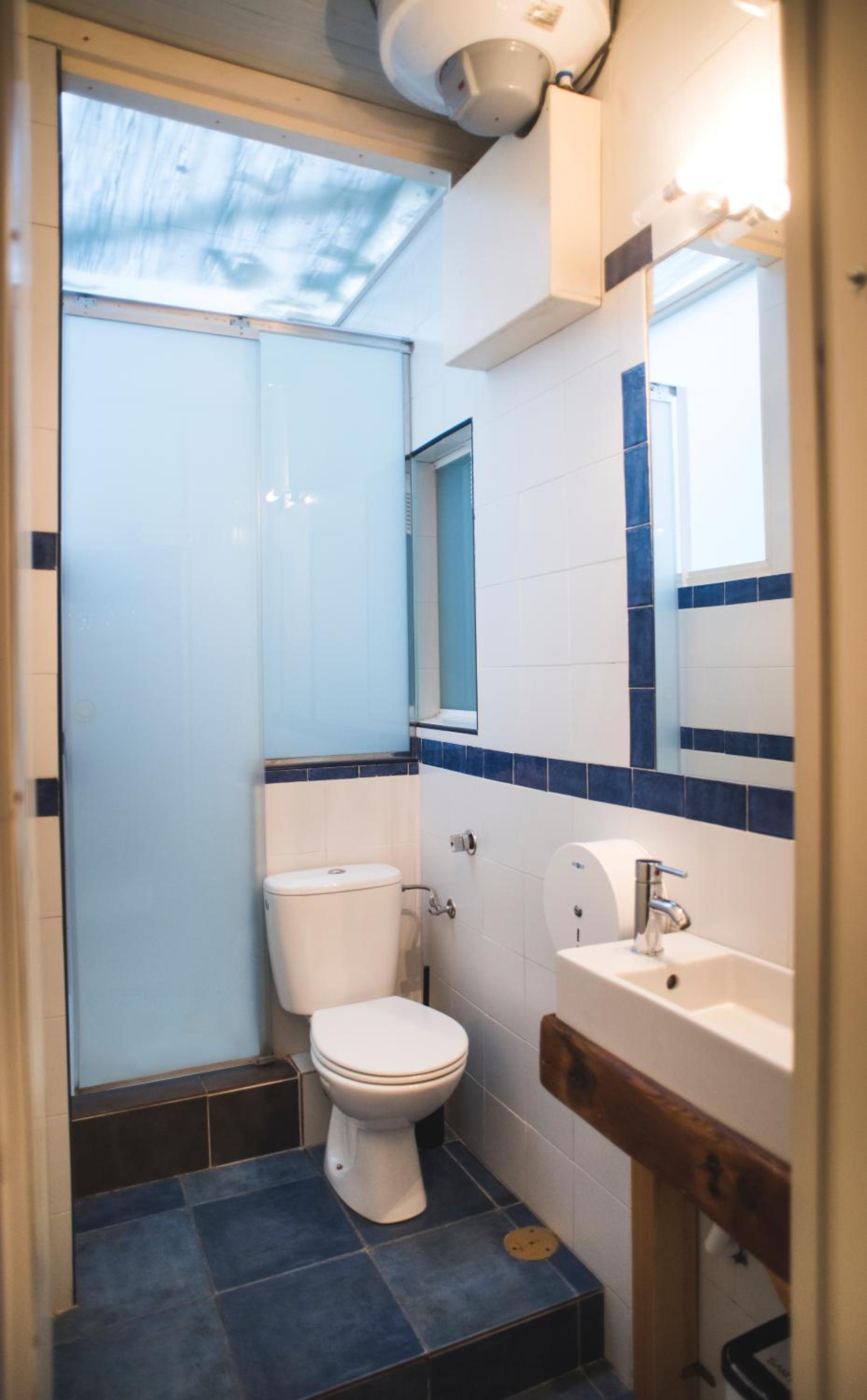 Bed in 7-Bed Female Dormitory Room with en-suite Bathroom photo 2