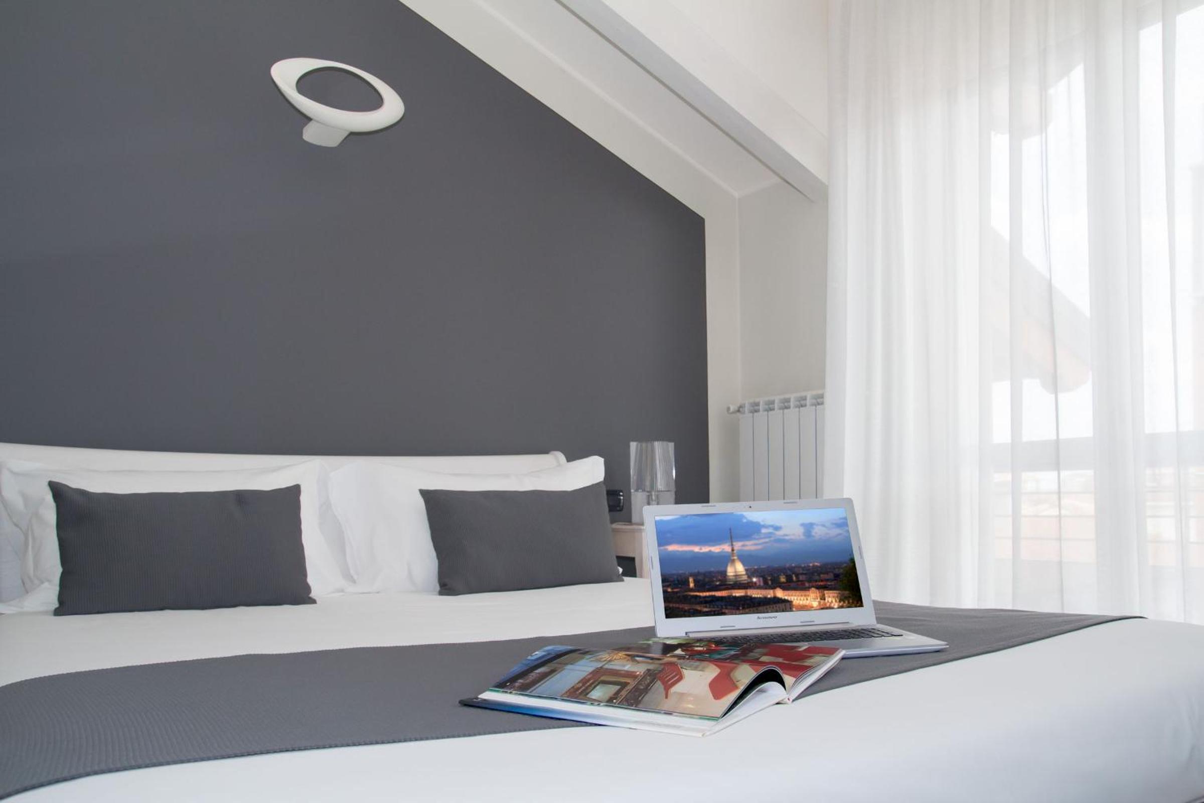 Superior Double Room with Balcony - Photo 13