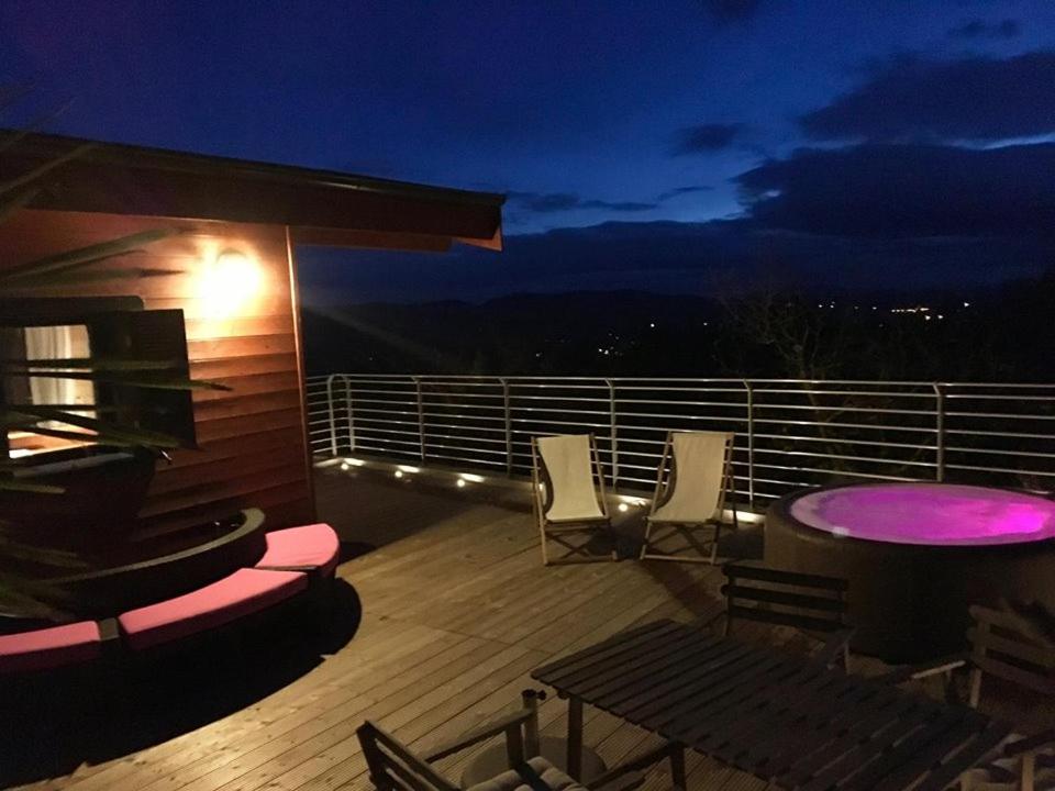 Suite with Hot Tub - Photo 12