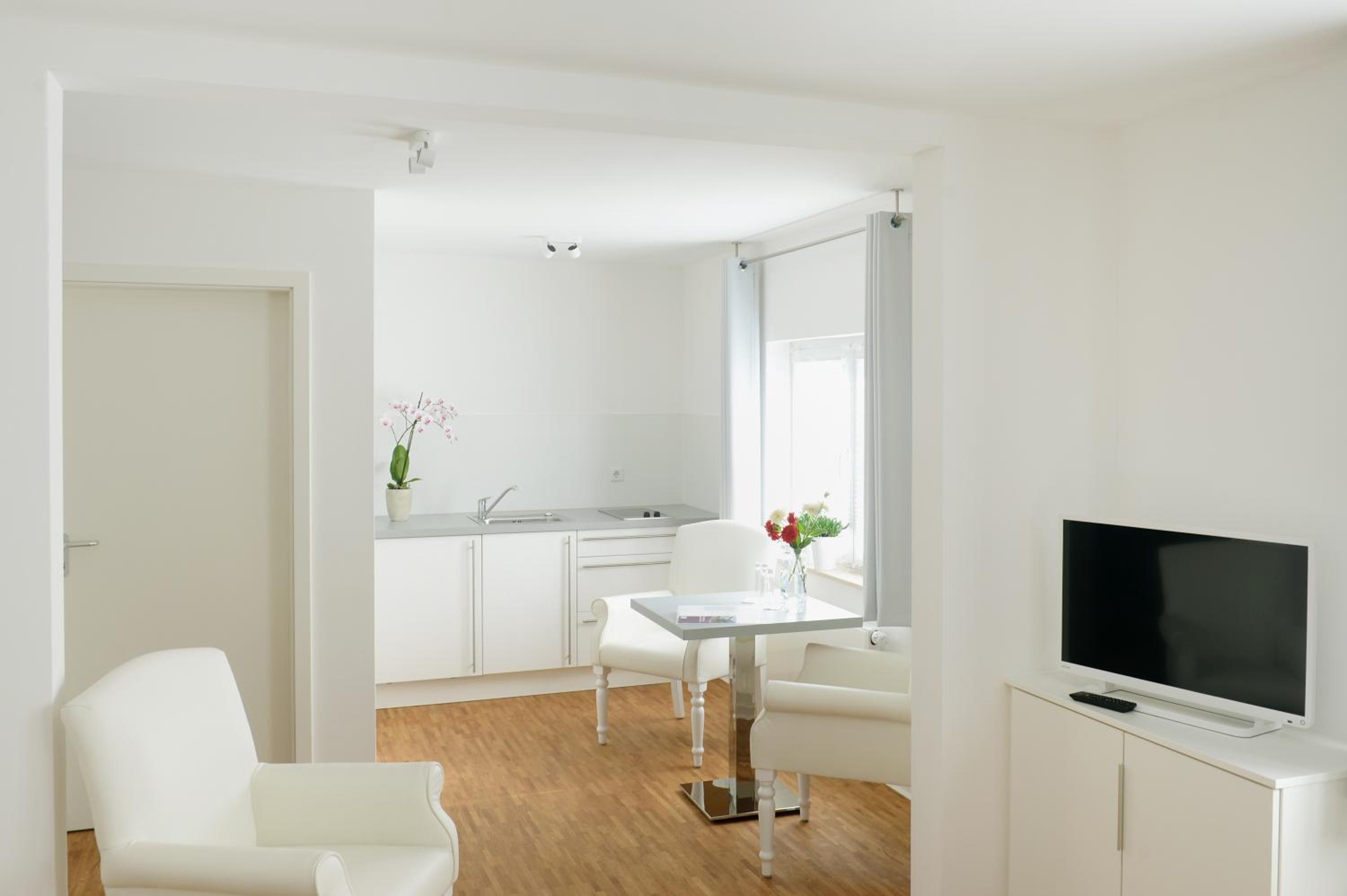 Apartment photo 2