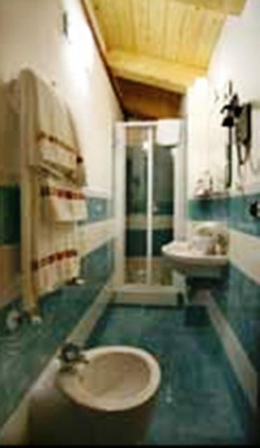 One-Bedroom Apartment (4 Adults) - Photo 3