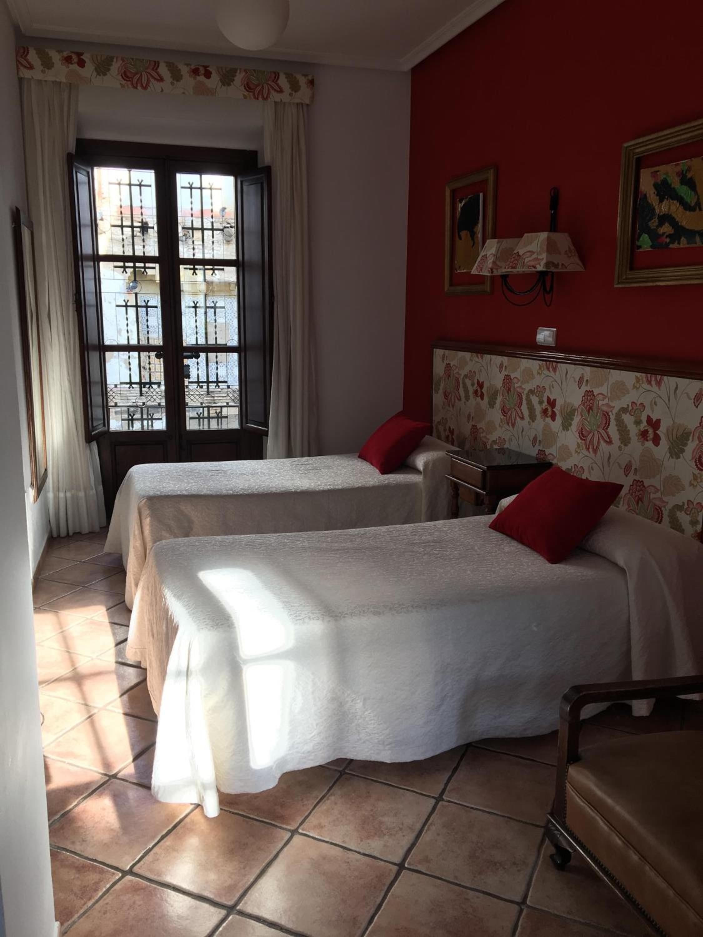 Double or Twin Room - Photo 2