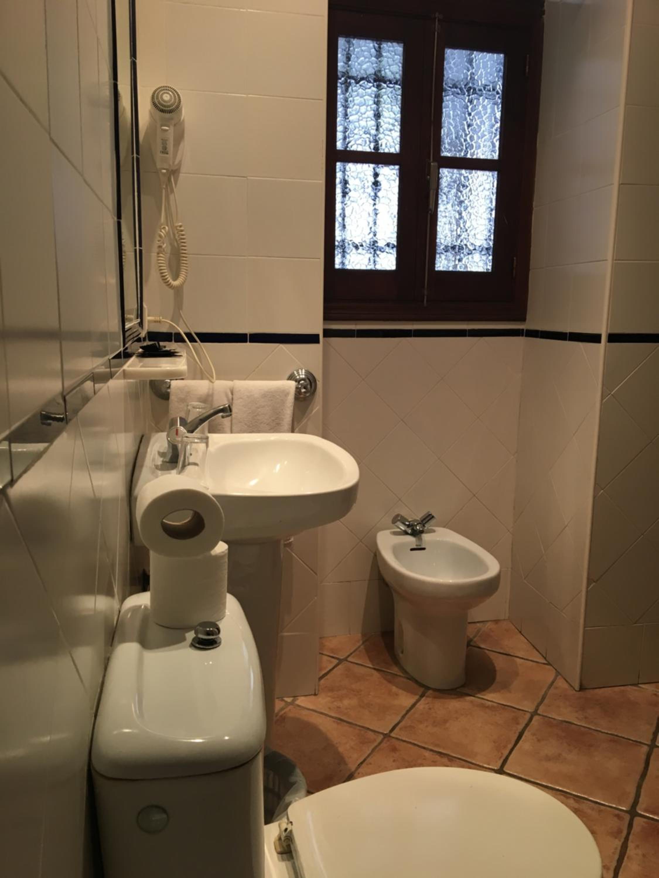 Double or Twin Room - Photo 35